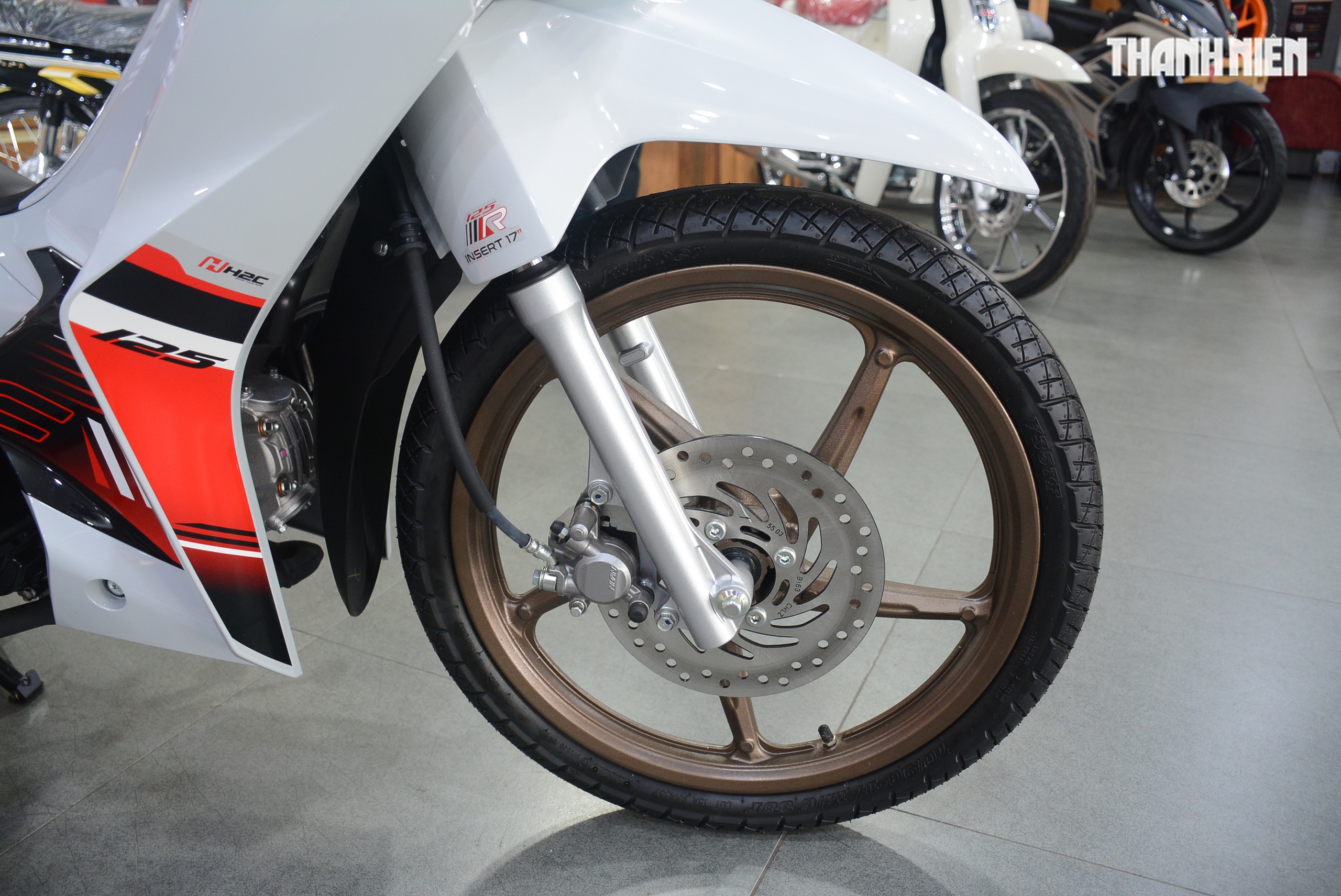 Honda Wave 125R sản xuất giới hạn tại Việt Nam: Phiên bản đặc biệt từ Thái Lan - Ảnh 5. Honda Wave 125R sản xuất giới hạn tại Việt Nam: Phiên bản đặc biệt từ Thái Lan - Ảnh 5.