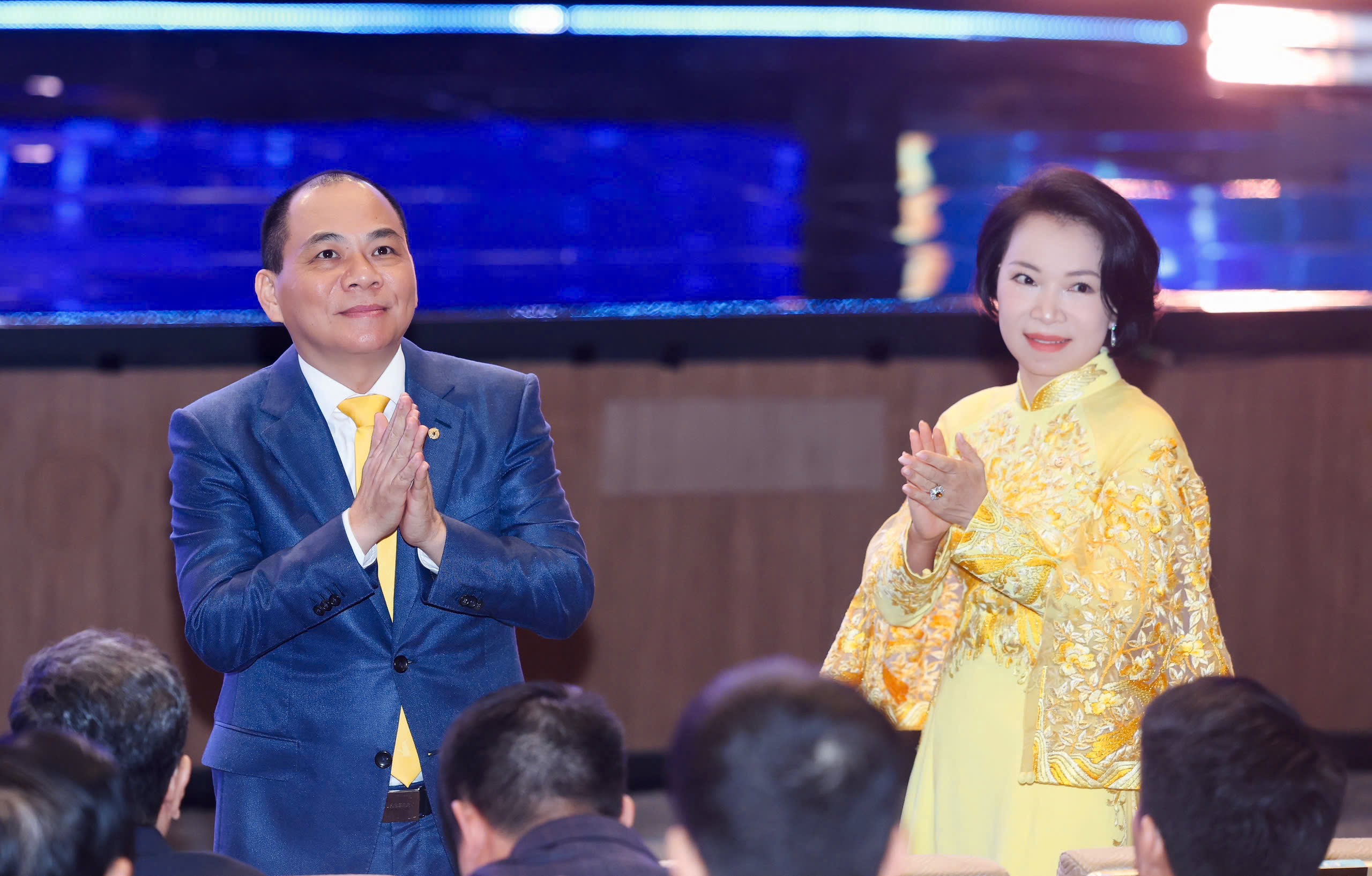 Gia đình tỉ phú Phạm Nhật Vượng cùng xuất hiện trong lễ trao giải VinFuture 2025- Ảnh 1.