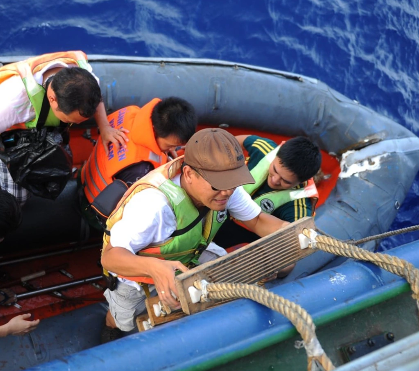 Ra ngõ gặp những gã khổng lồ- Ảnh 8.