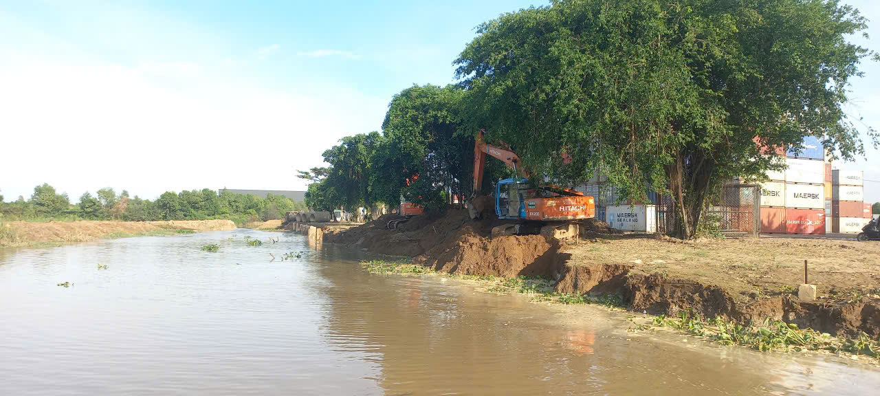 Cơ quan chức năng vào cuộc, xử lý vụ san lấp trái phép - Ảnh 2.