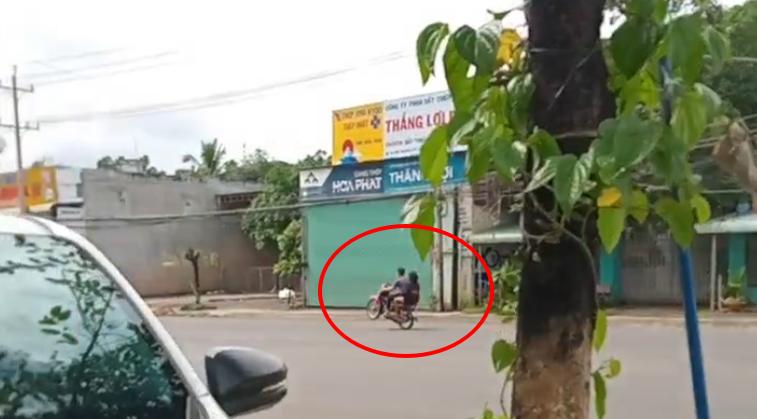 Thanh niên 19 tuổi 'thích thể hiện' bốc đầu xe trên đường…và cái kết - Ảnh 3.