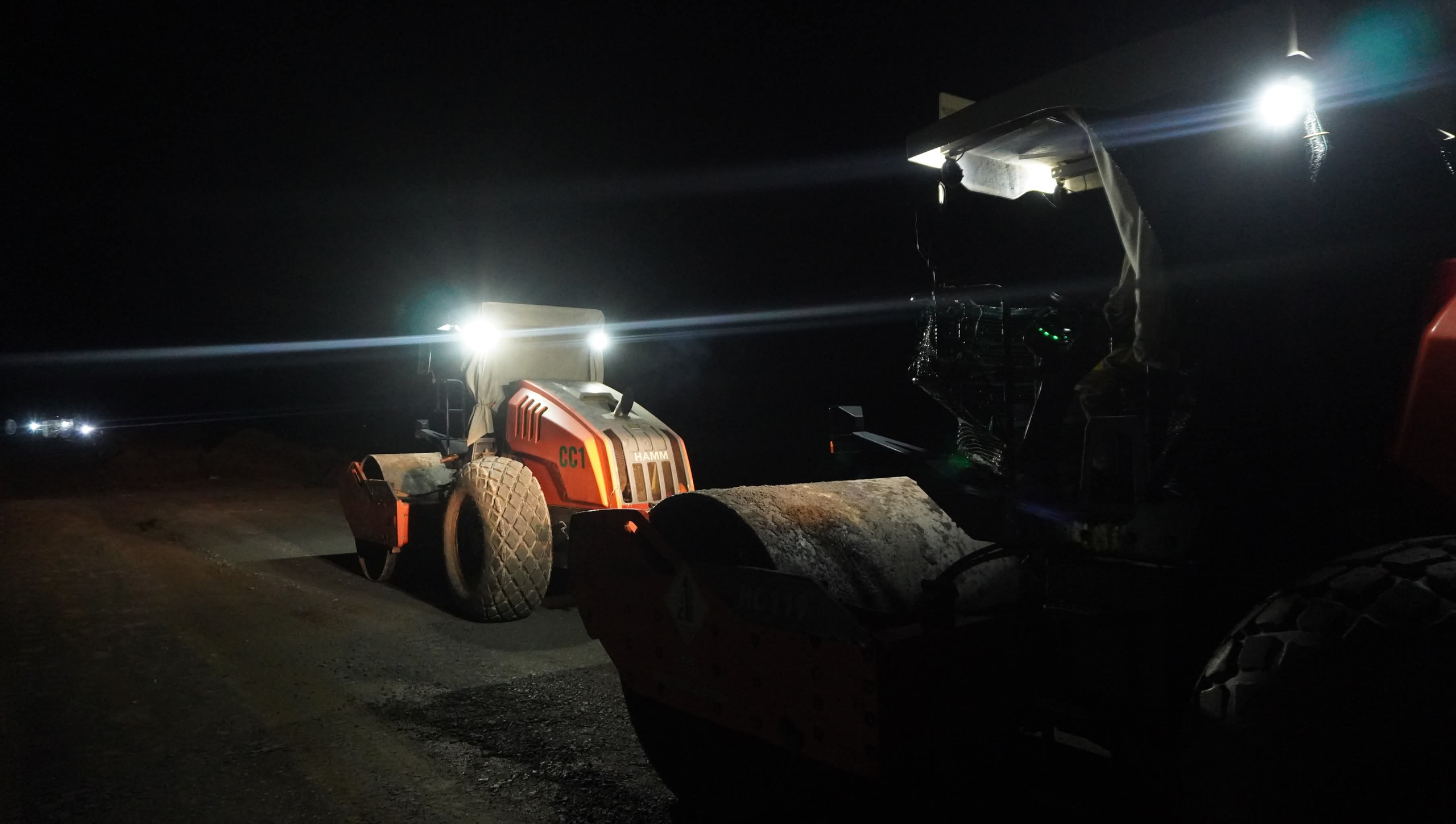 10 ngày ‘chạy’ nước rút trên công trường cao tốc Cần Thơ – Cà Mau

- Ảnh 1.