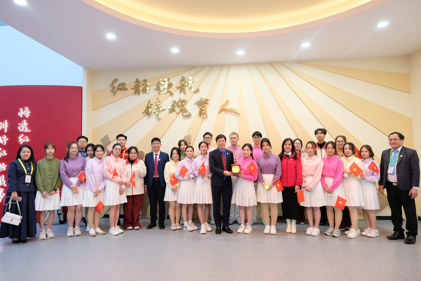 Thanh niên Việt - Trung sẻ chia lý tưởng gắn kết cộng đồng, hướng tới tương lai- Ảnh 4.