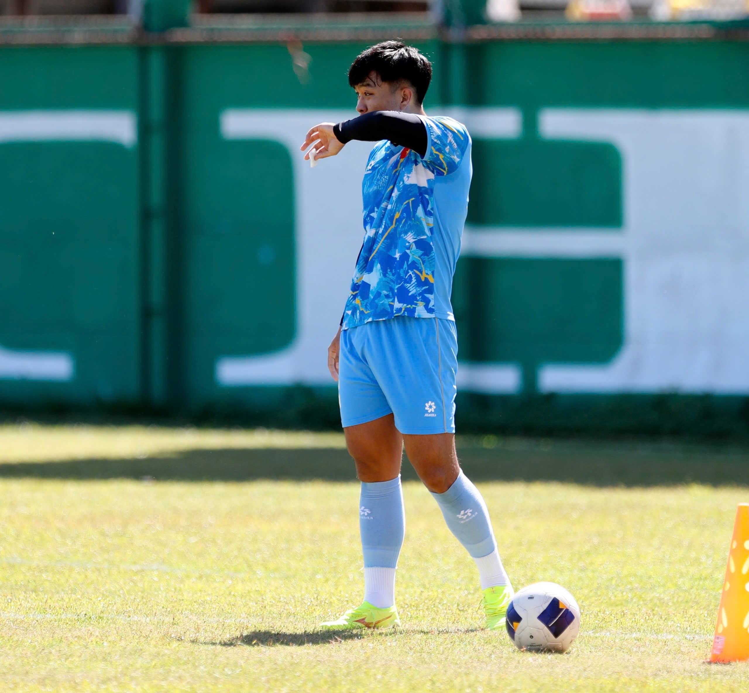 Lần đầu thầy Kim đeo kính râm ‘đứng lớp’, Xuân Bắc tái xuất: U.23 Việt Nam phải cẩn trọng một điều…- Ảnh 6.