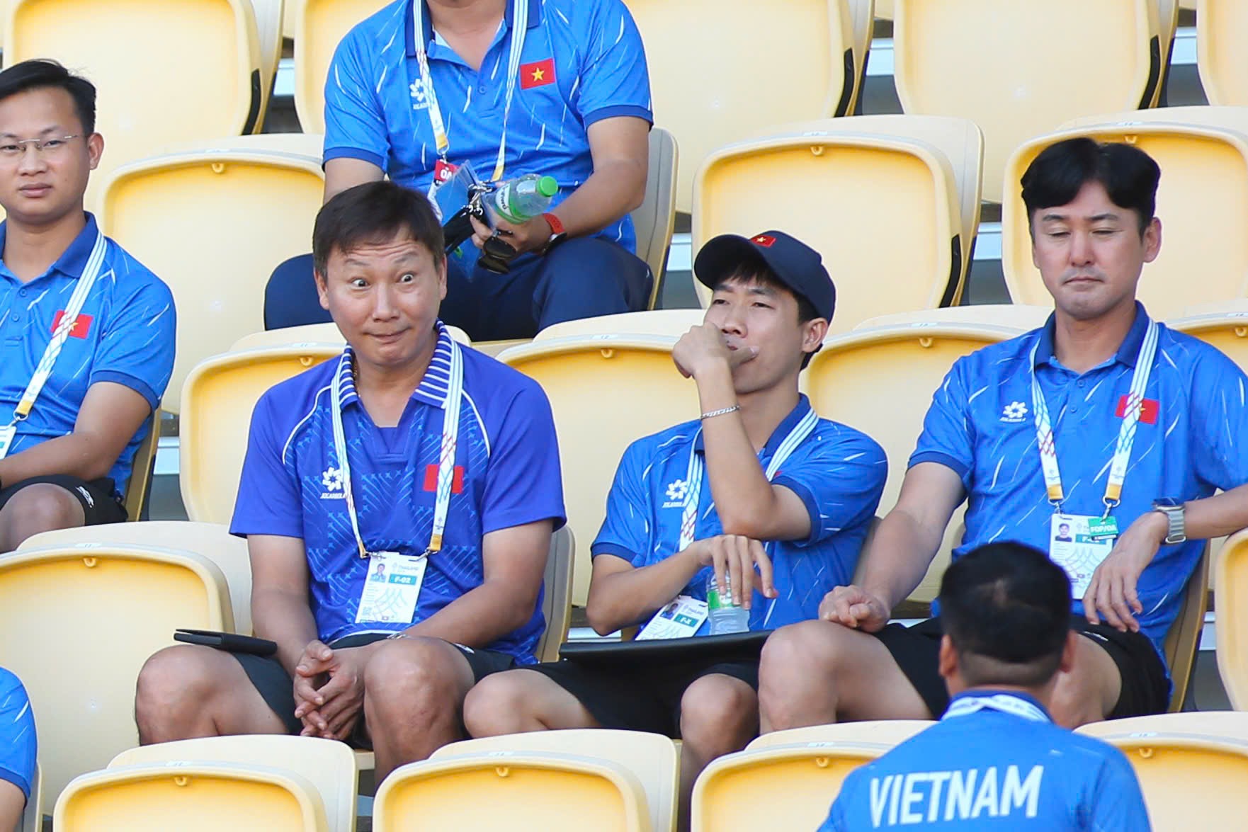 Lịch thi đấu ‘chung kết’ khốc liệt U.23 Việt Nam - Malaysia: Ngày nào, kịch bản vào bán kết ra sao?- Ảnh 2.