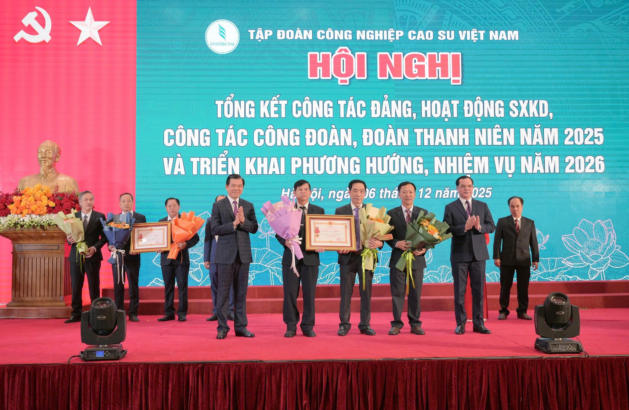 Lãi gần 7.000 tỉ đồng, VRG dồn lực đầu tư vào khu công nghiệp xanh, điện sạch- Ảnh 2. Lãi gần 7.000 tỉ đồng, VRG dồn lực đầu tư vào khu công nghiệp xanh, điện sạch- Ảnh 2.