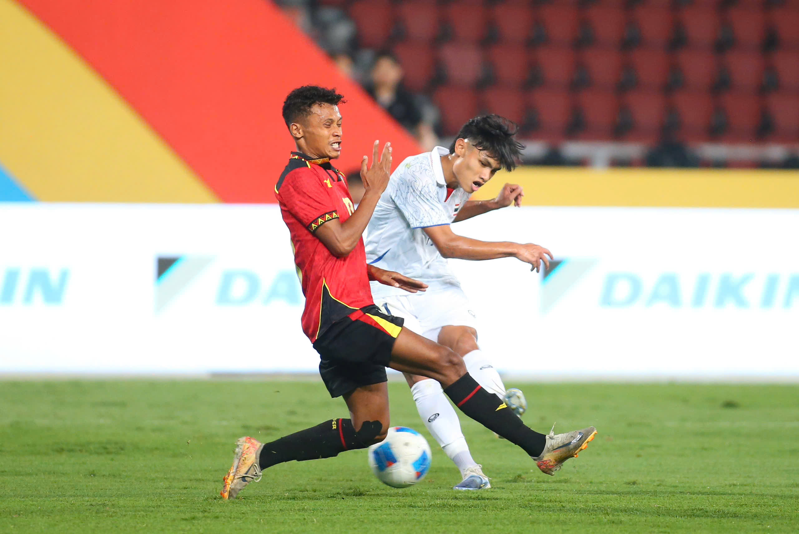 U.23 Thái Lan bất ngờ trả 7 cầu thủ về CLB, Madam Pang lo sốt vó: Lập tức hành động- Ảnh 2.