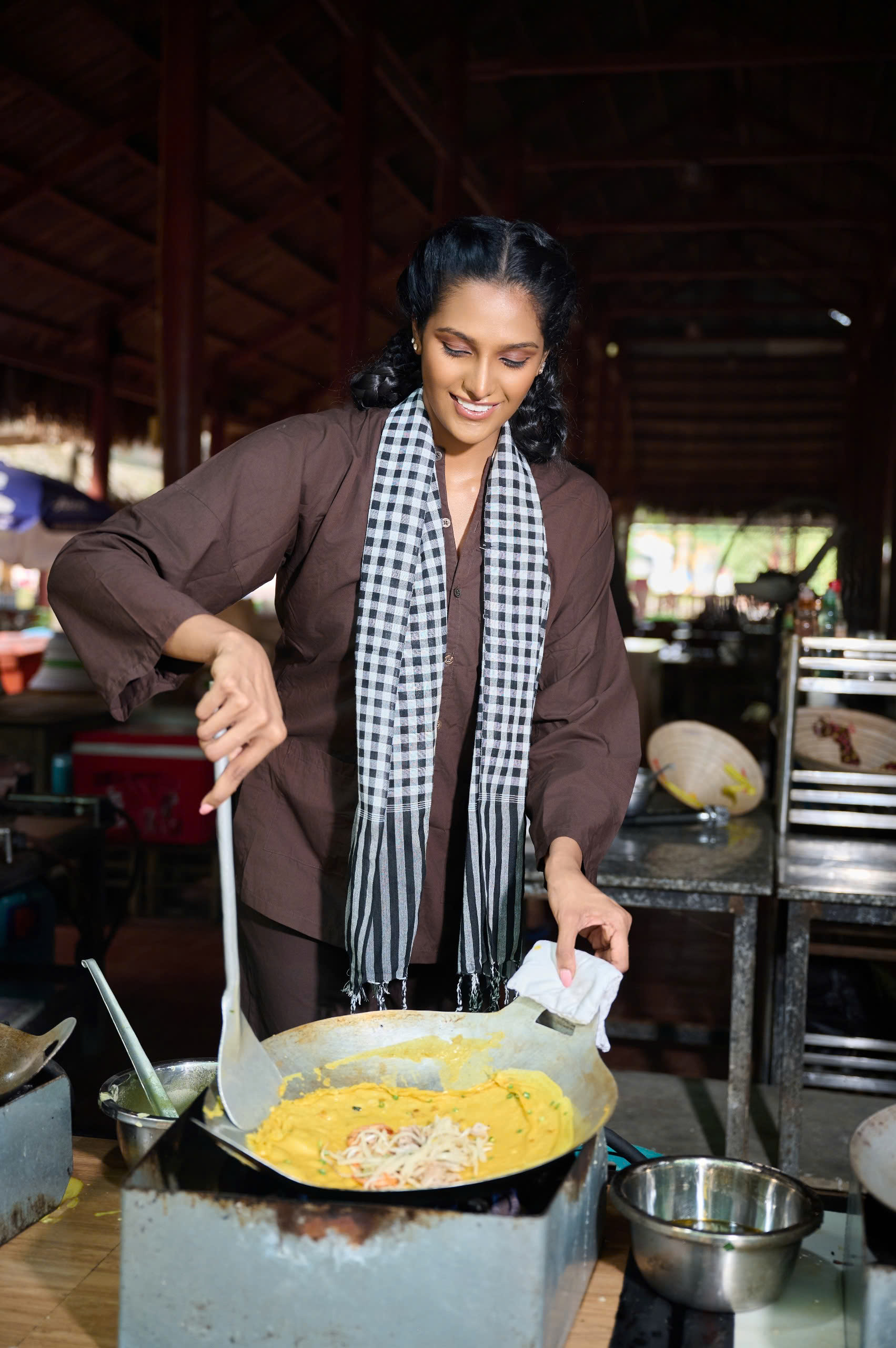 Mỹ nhân quốc tế ''hoà tan'' trong ẩm thực Việt: Mê cà phê, hải sản - Ảnh 4.