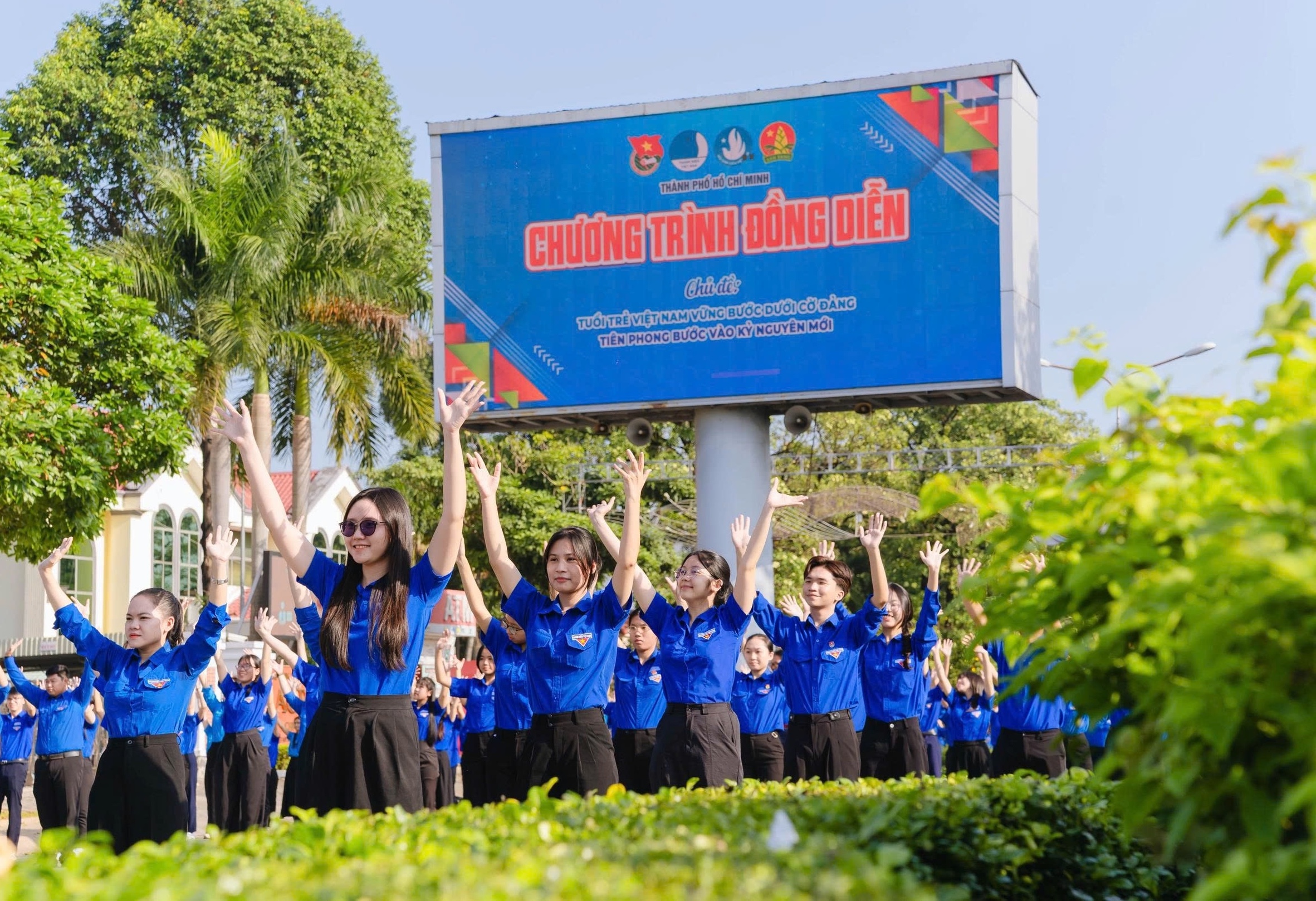 M&atilde;n nh&atilde;n với gần 5.000 bạn trẻ đồng diễn khai mạc Ng&agrave;y hội thanh ni&ecirc;n Việt Nam - Ảnh 12.