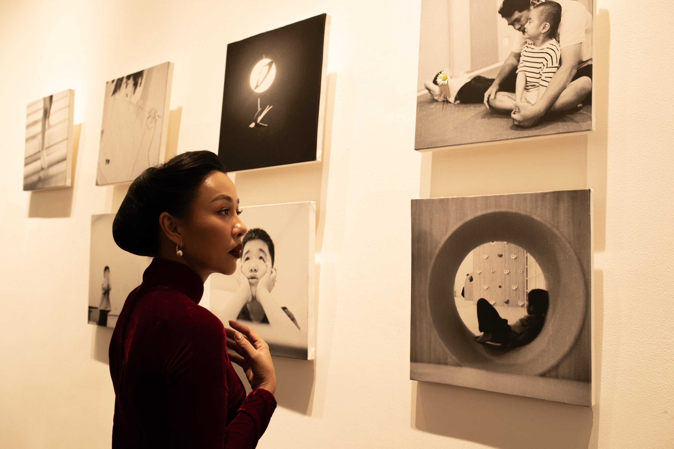 Виставка «Спектр тиші»: погляд «У мене є особливі права» на дітей з аутизмом – Фото 1. Triển lãm 'Phổ thinh lặng': Góc nhìn 'em được quyền đặc biệt' về trẻ tự kỷ- Ảnh 1.