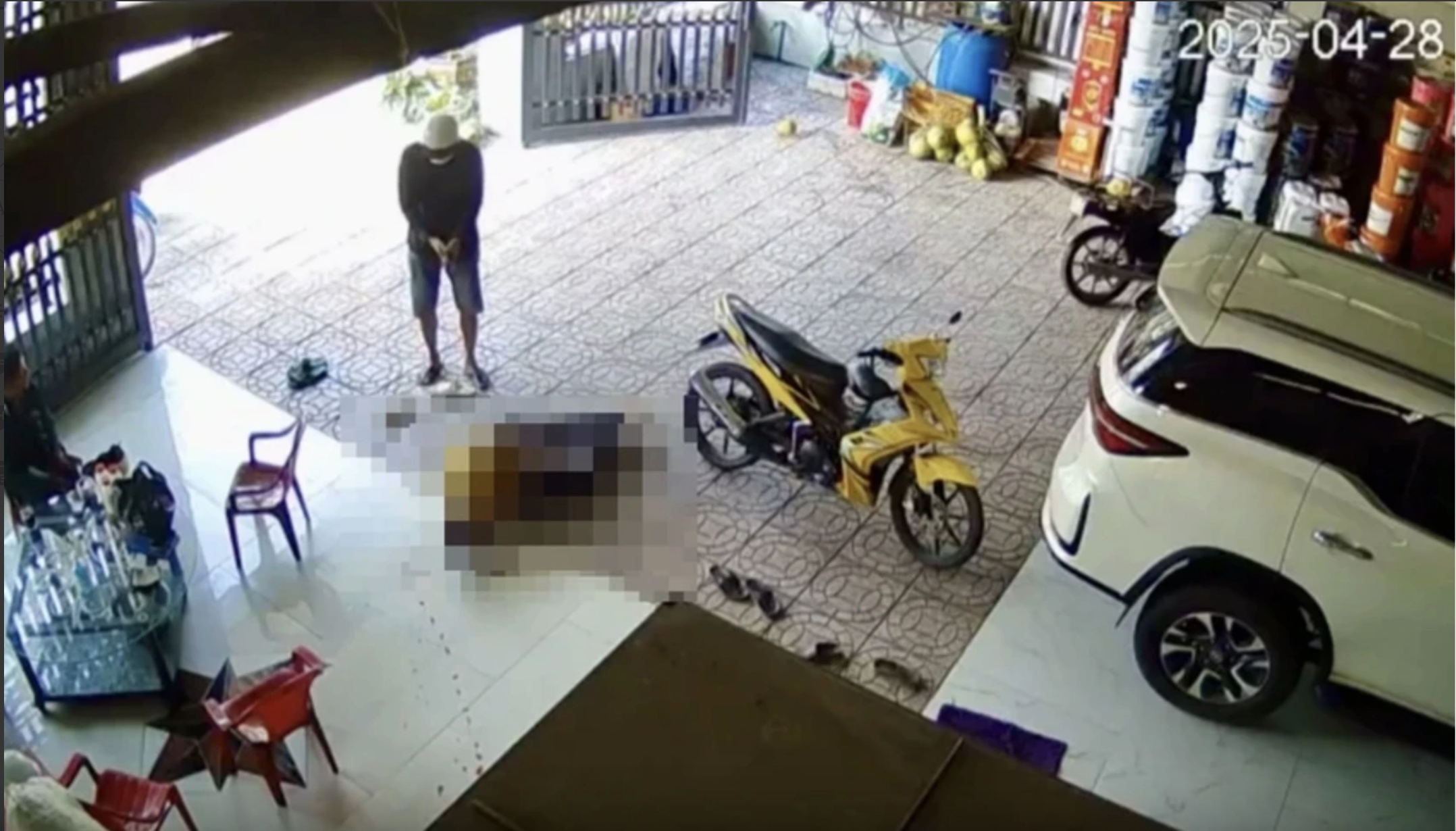 Vụ nữ sinh tử vong ở Vĩnh Long: Công lý hay lỗ hổng pháp luật?- Ảnh 4. Vụ nữ sinh tử vong ở Vĩnh Long: Công lý hay lỗ hổng pháp luật?- Ảnh 4.