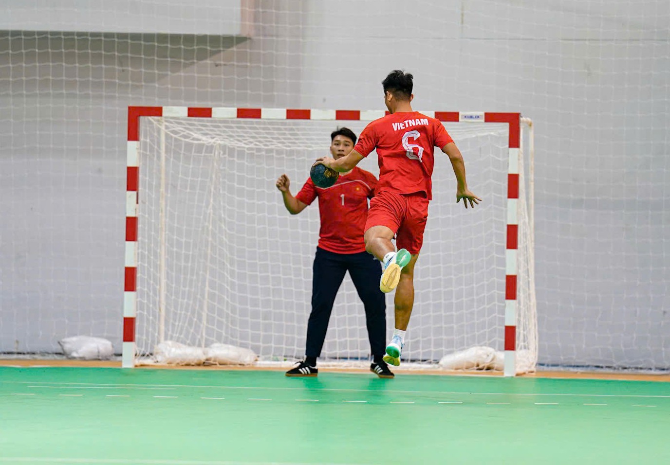 Bóng ném Việt Nam khí thế ngùn ngụt, sẵn sàng đánh bại Philippines: Chờ đại chiến Thái Lan- Ảnh 2. Bóng ném Việt Nam khí thế ngùn ngụt, sẵn sàng đánh bại Philippines: Chờ đại chiến Thái Lan- Ảnh 2.