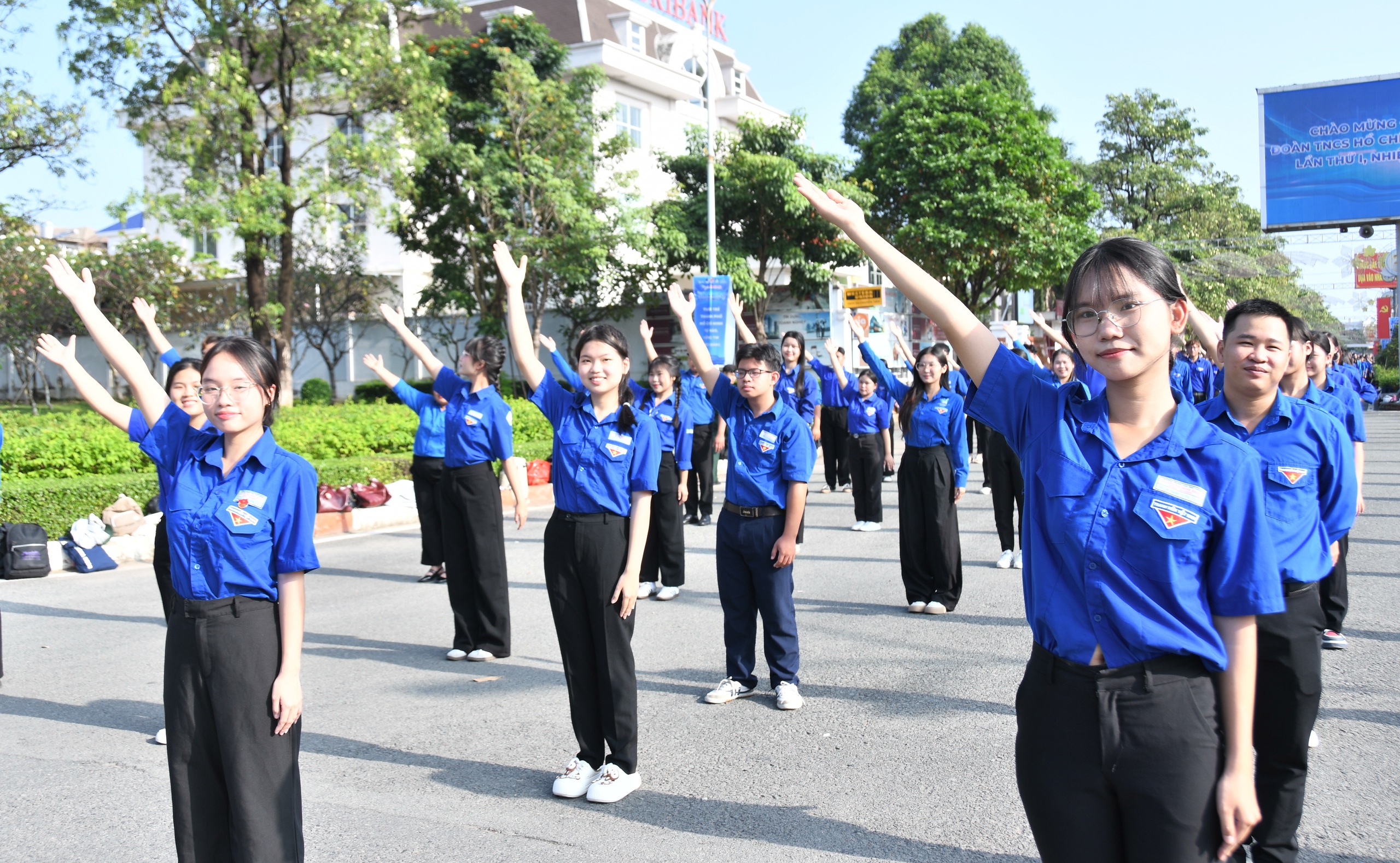M&atilde;n nh&atilde;n với gần 5.000 bạn trẻ đồng diễn khai mạc Ng&agrave;y hội thanh ni&ecirc;n Việt Nam - Ảnh 11.