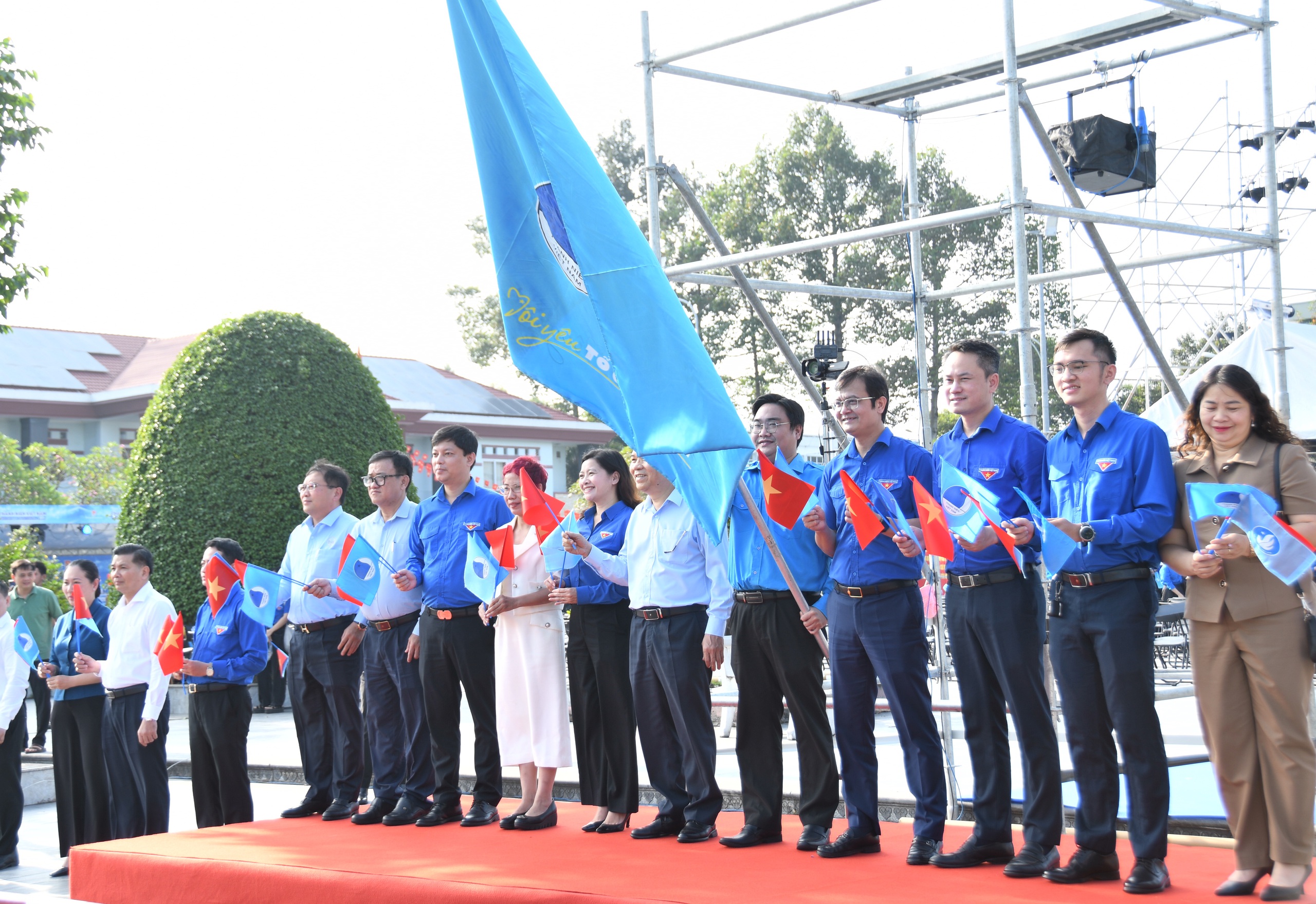 M&atilde;n nh&atilde;n với gần 5.000 bạn trẻ đồng diễn khai mạc Ng&agrave;y hội thanh ni&ecirc;n Việt Nam - Ảnh 2.