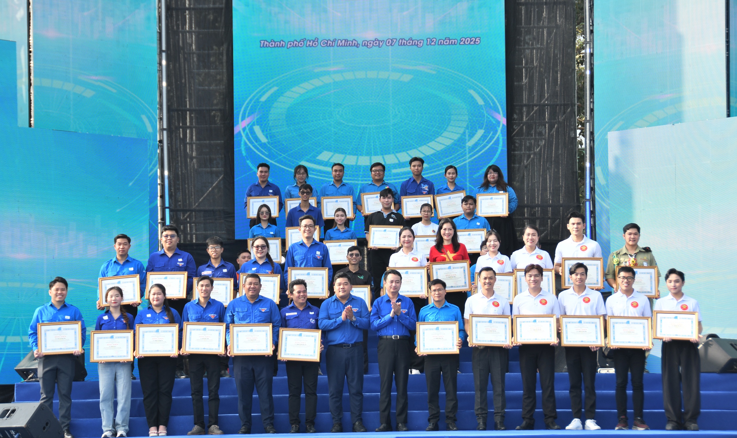 M&atilde;n nh&atilde;n với gần 5.000 bạn trẻ đồng diễn khai mạc Ng&agrave;y hội thanh ni&ecirc;n Việt Nam - Ảnh 9.