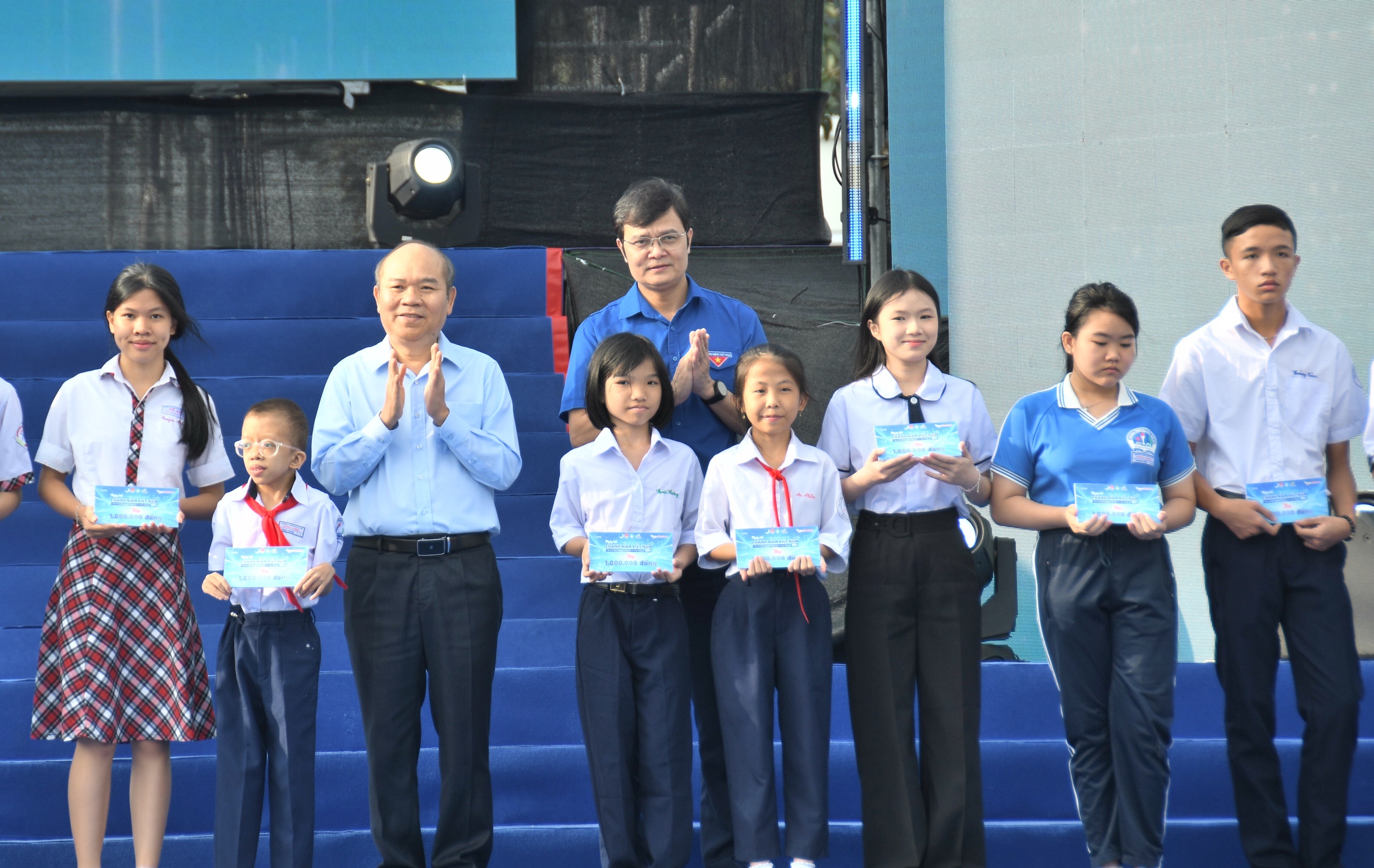 M&atilde;n nh&atilde;n với gần 5.000 bạn trẻ đồng diễn khai mạc Ng&agrave;y hội thanh ni&ecirc;n Việt Nam - Ảnh 7.