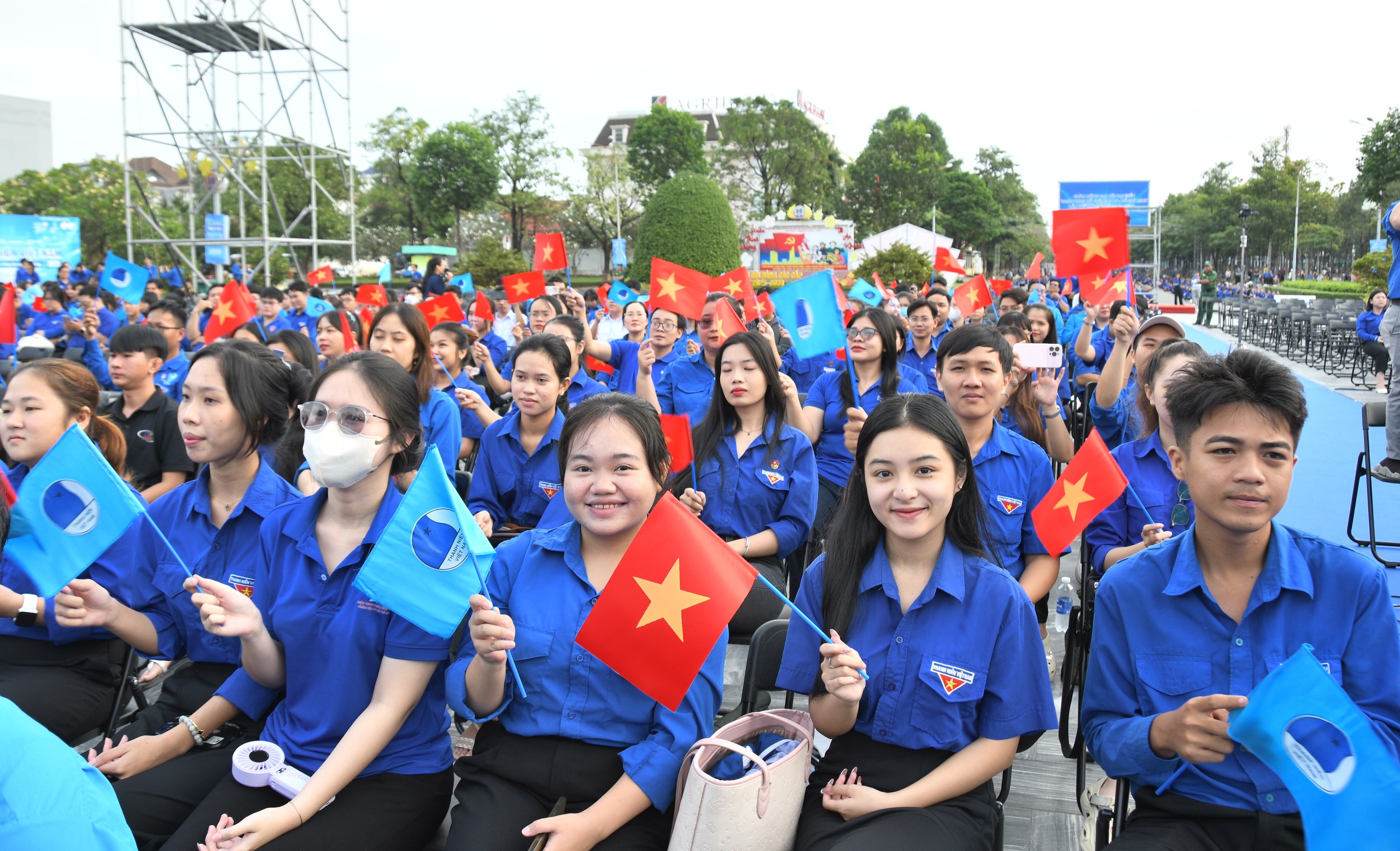 M&atilde;n nh&atilde;n với gần 5.000 bạn trẻ đồng diễn khai mạc Ng&agrave;y hội thanh ni&ecirc;n Việt Nam - Ảnh 4.