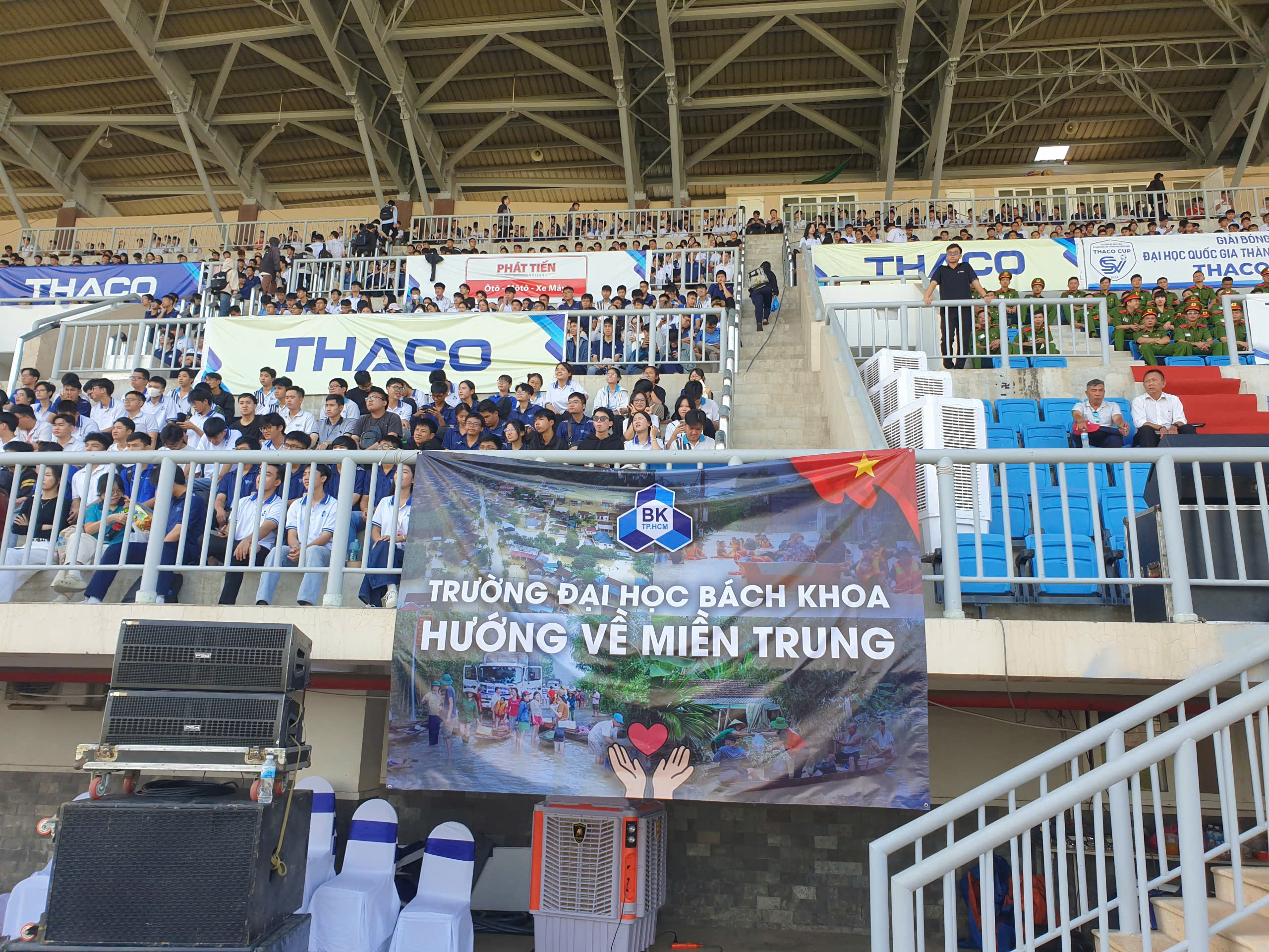 ជ័យជម្នះដ៏គួរឲ្យភ្ញាក់ផ្អើល សាកលវិទ្យាល័យបច្ចេកវិទ្យាឈ្នះ THACO CUP ជាលើកទី២ - រូបទី៥. Chiến thắng nghẹt thở, Trường ĐH Bách khoa lần thứ 2 vô địch THACO CUP- Ảnh 5.