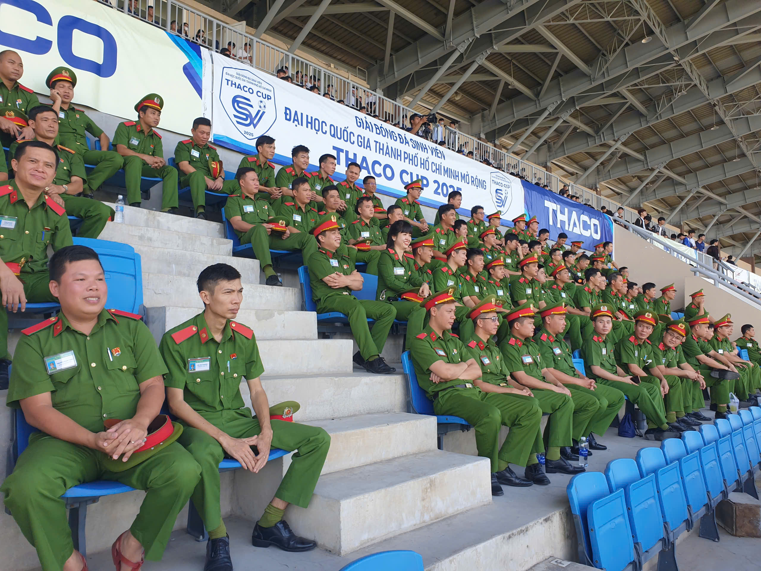 ជ័យជម្នះដ៏គួរឲ្យភ្ញាក់ផ្អើល សាកលវិទ្យាល័យបច្ចេកវិទ្យាឈ្នះ THACO CUP ជាលើកទី២ - រូបទី៦. Chiến thắng nghẹt thở, Trường ĐH Bách khoa lần thứ 2 vô địch THACO CUP- Ảnh 6.