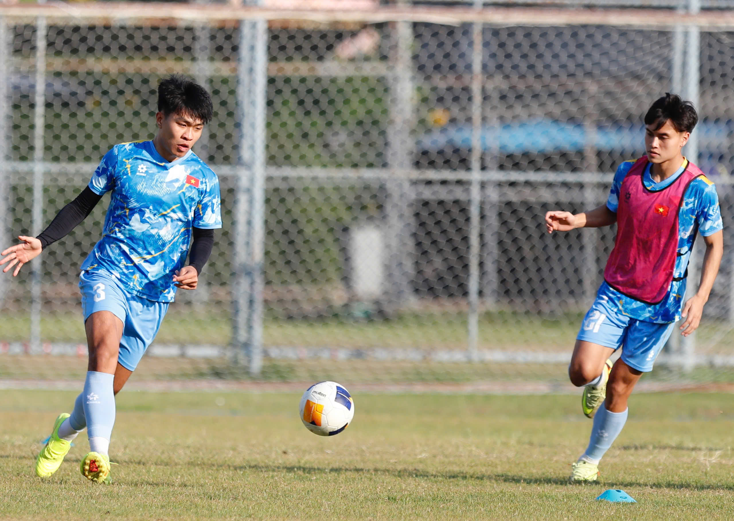 Trực thăng quần thảo buổi tập U.23 Việt Nam, ông Kim sẵn sàng 'đạn dược' cho trận đại chiến Malaysia- Ảnh 19.