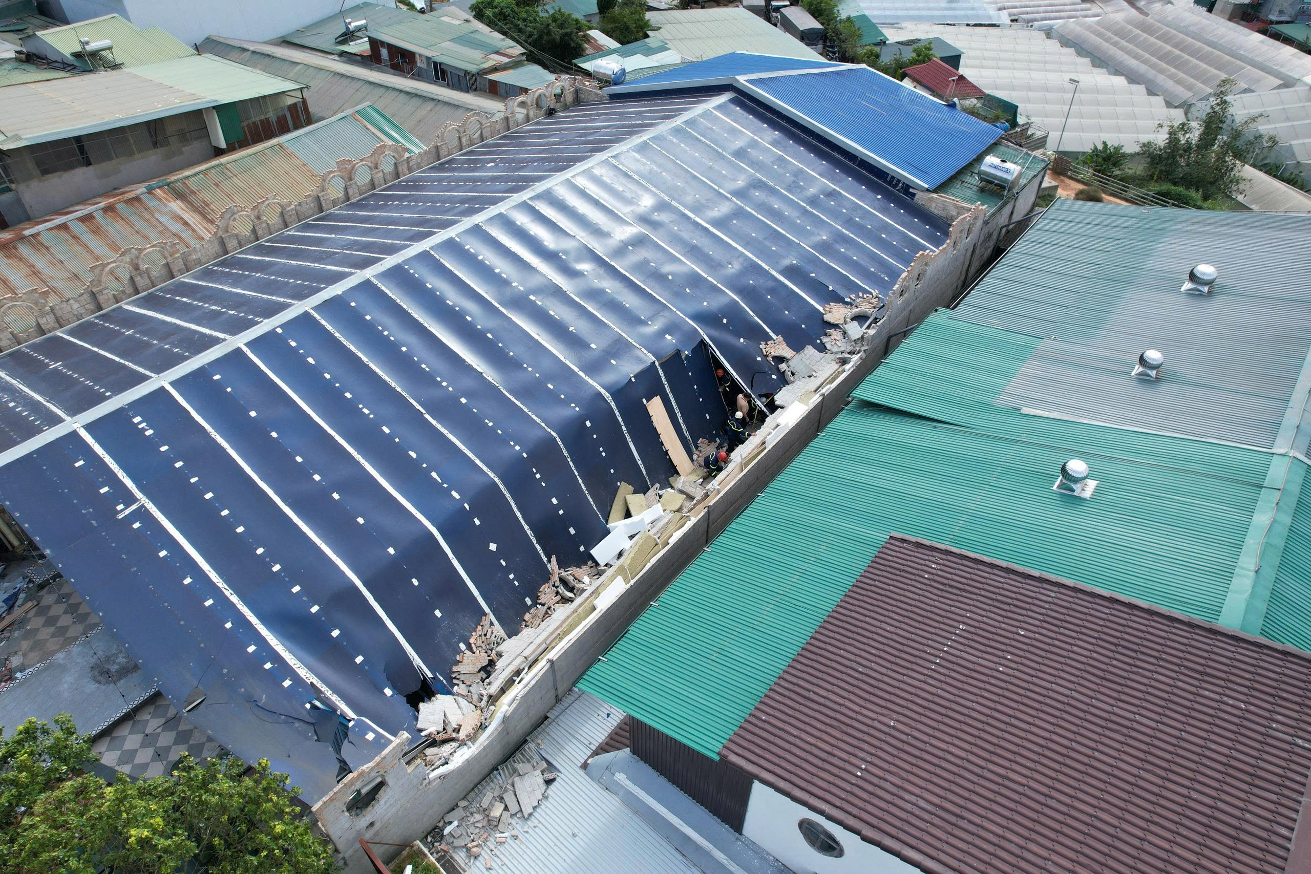 Bê tông sập đè mái nhà hàng ở Đà Lạt, một công nhân tử nạn- Ảnh 6. Bê tông sập đè mái nhà hàng ở Đà Lạt, một công nhân tử nạn- Ảnh 6.