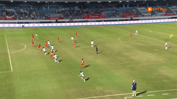 HLV Mai Đức Chung buồn bã: ‘Đội tuyển nữ Việt Nam thua Philippines phút cuối thật đáng tiếc, tôi nhận trách nhiệm"- Ảnh 4.