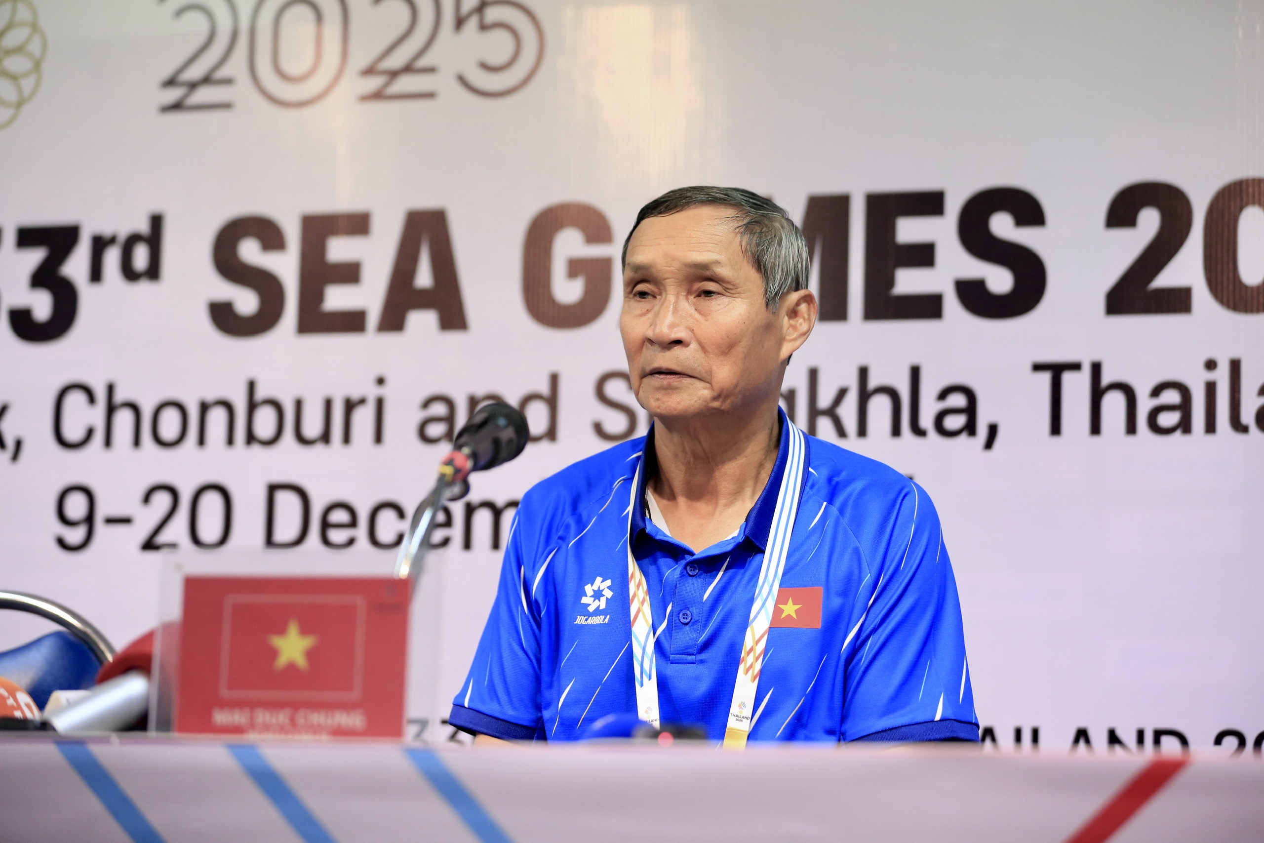 HLV Mai Đức Chung buồn bã: ‘Đội tuyển nữ Việt Nam thua Philippines phút cuối thật đáng tiếc, tôi nhận trách nhiệm"- Ảnh 1.