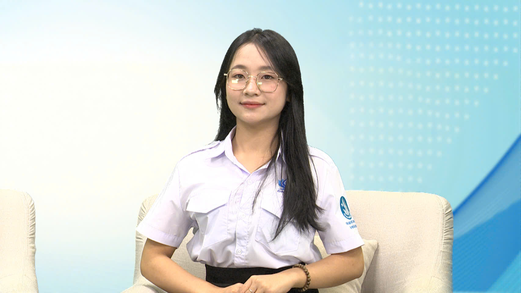 Tình yêu thời chiến làm rung động nhiều trái tim - Ảnh 4.