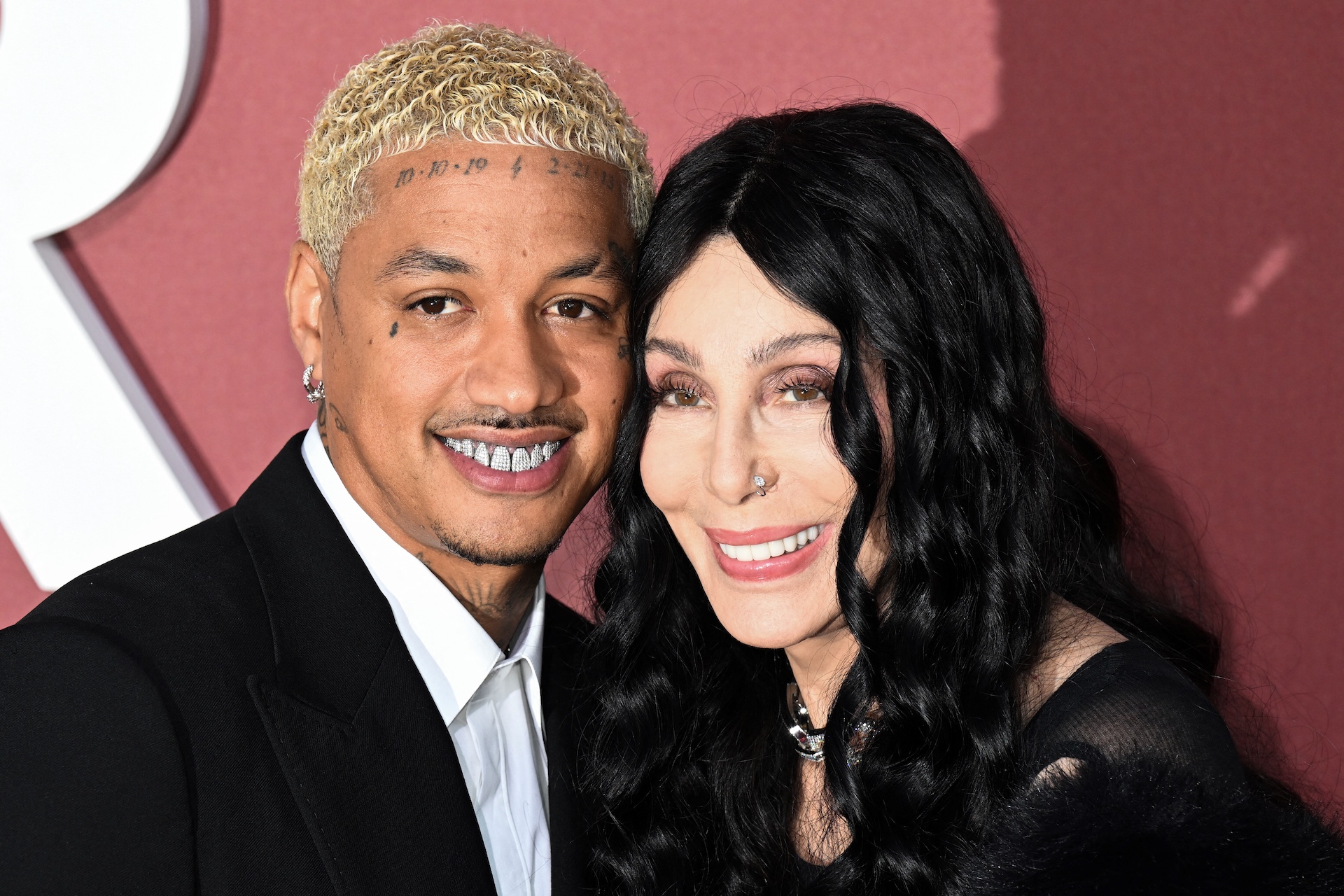 Danh ca Cher sắp kết hôn với bạn trai kém 40 tuổi? - Ảnh 3.