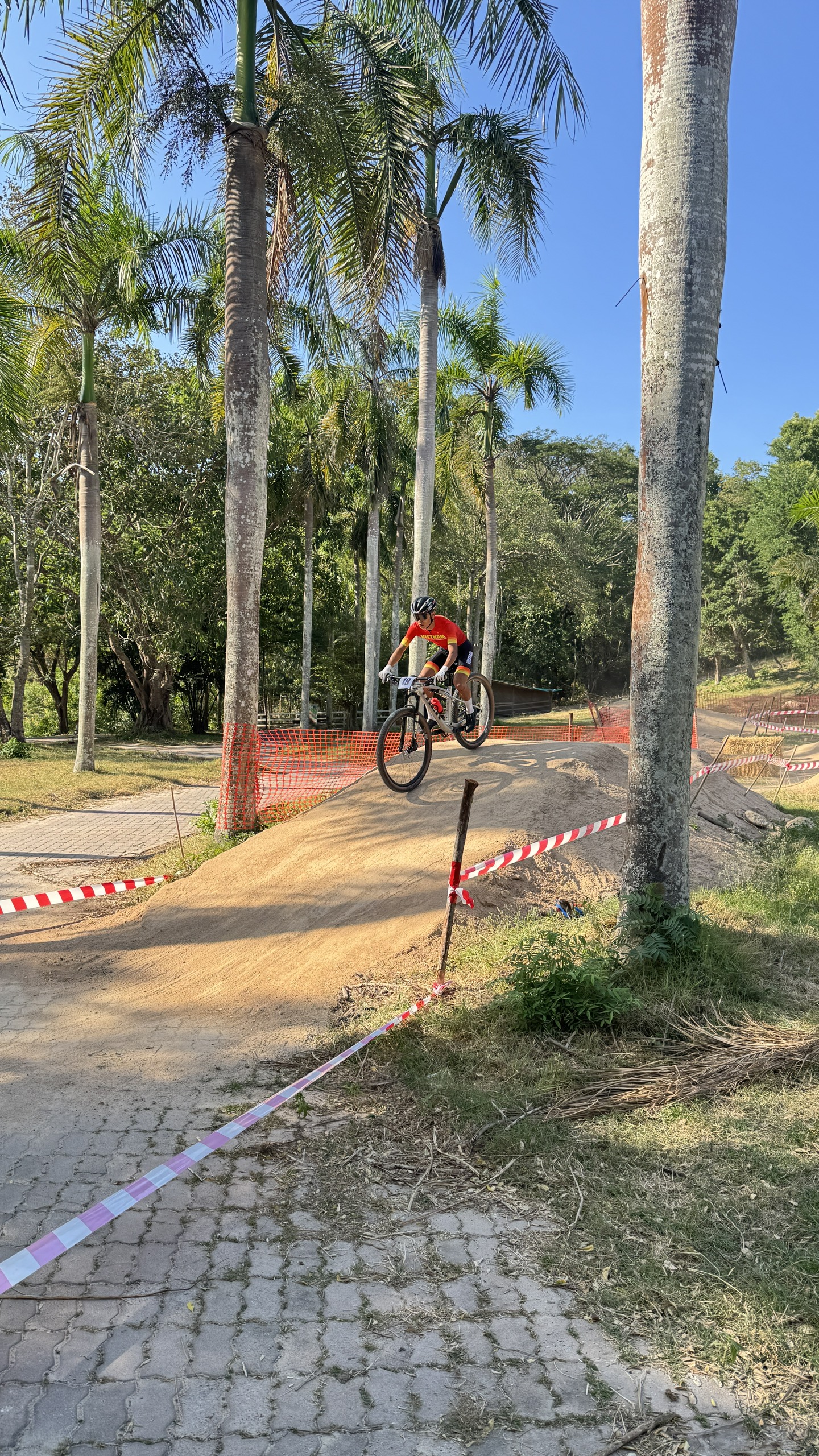 Thái Lan làm đường đua địa hình trong sở thú, cua rơ Việt Nam gặp khó- Ảnh 5. Thái Lan làm đường đua địa hình trong sở thú, cua rơ Việt Nam gặp khó- Ảnh 5.