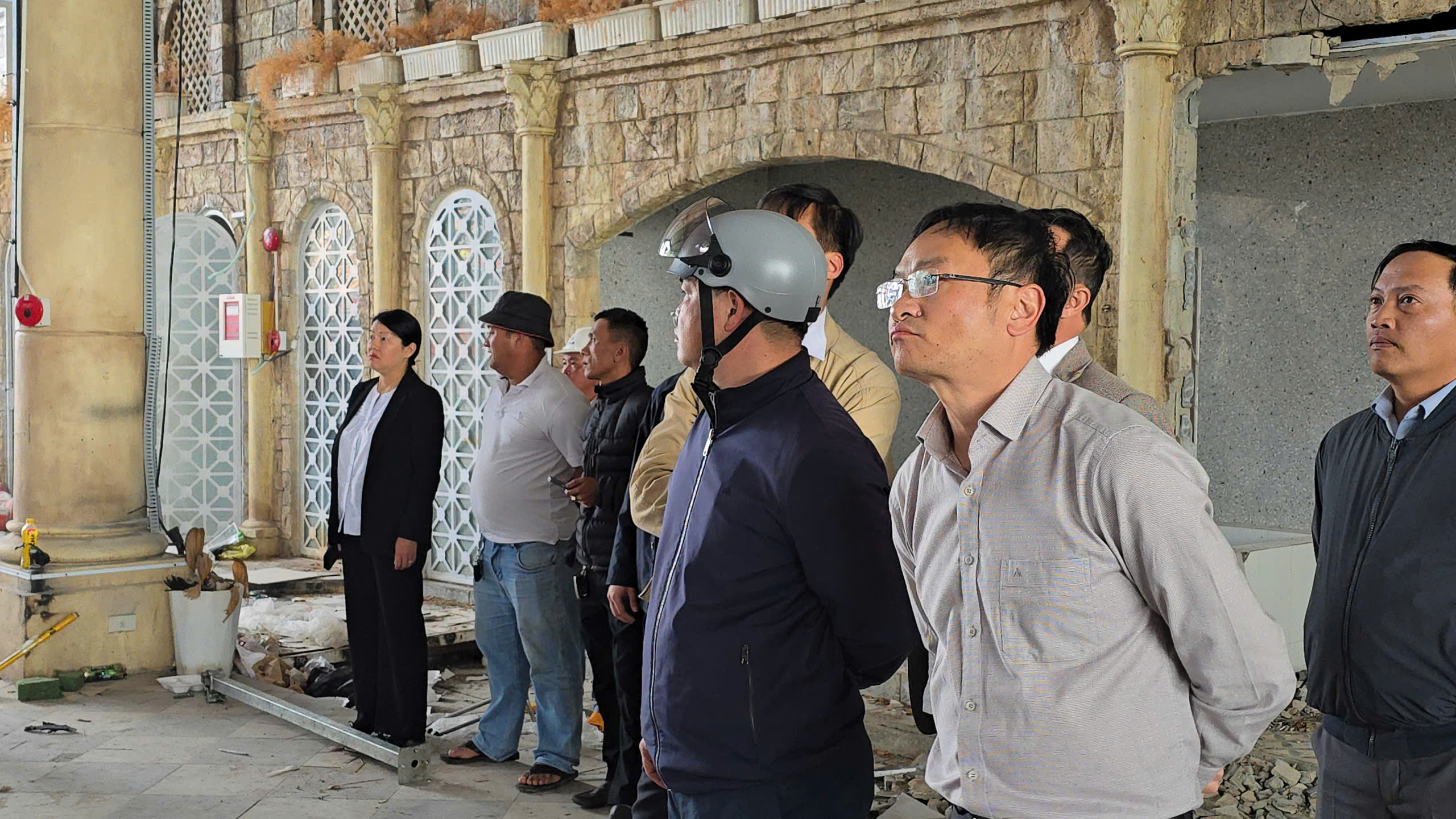 Bê tông sập đè mái nhà hàng ở Đà Lạt, một công nhân tử nạn- Ảnh 2. Bê tông sập đè mái nhà hàng ở Đà Lạt, một công nhân tử nạn- Ảnh 2.