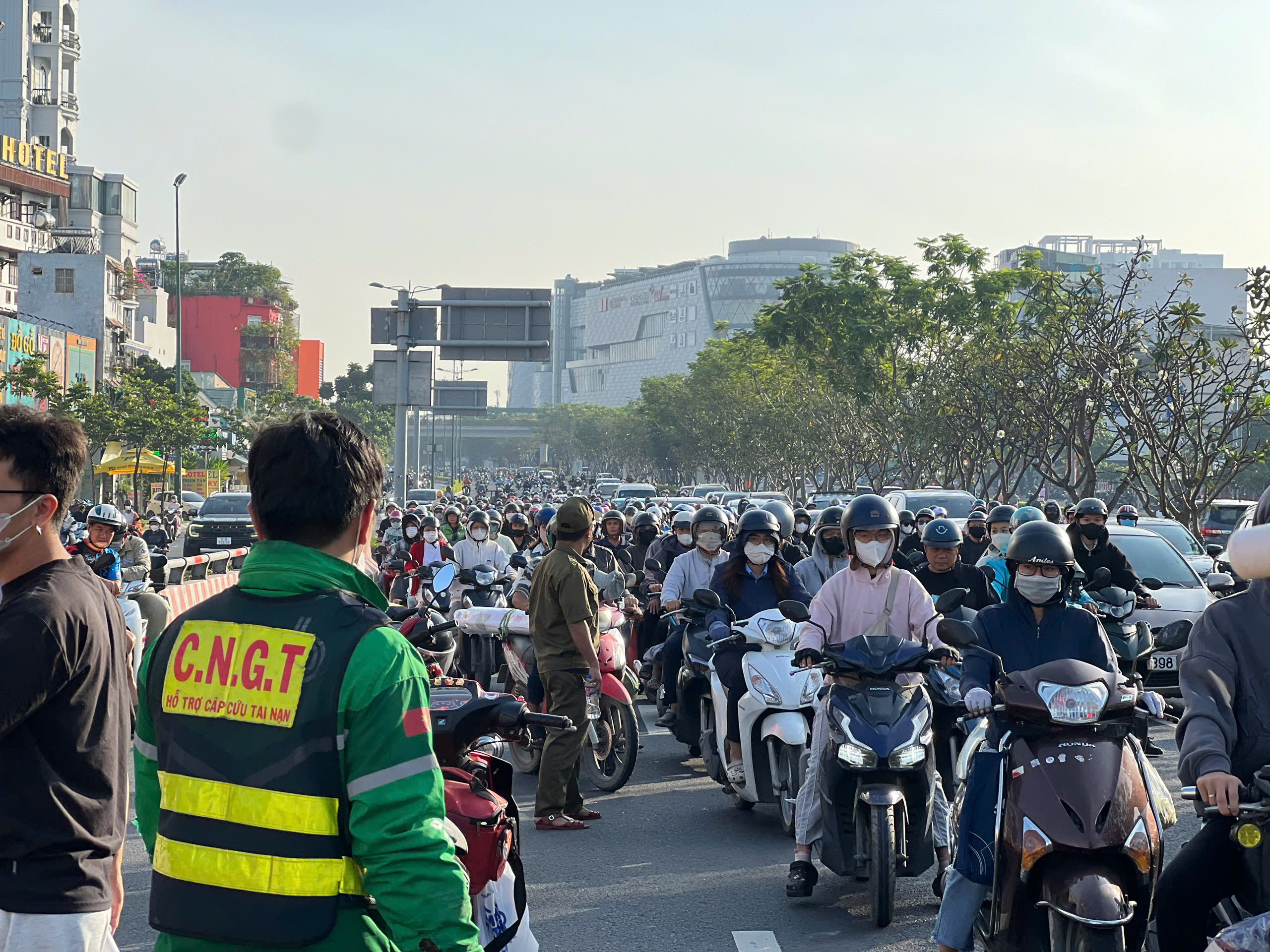 TP.HCM: 'Cua rơ' 68 tuổi đột qụy tử vong trên cầu Bình Lợi - Ảnh 2.