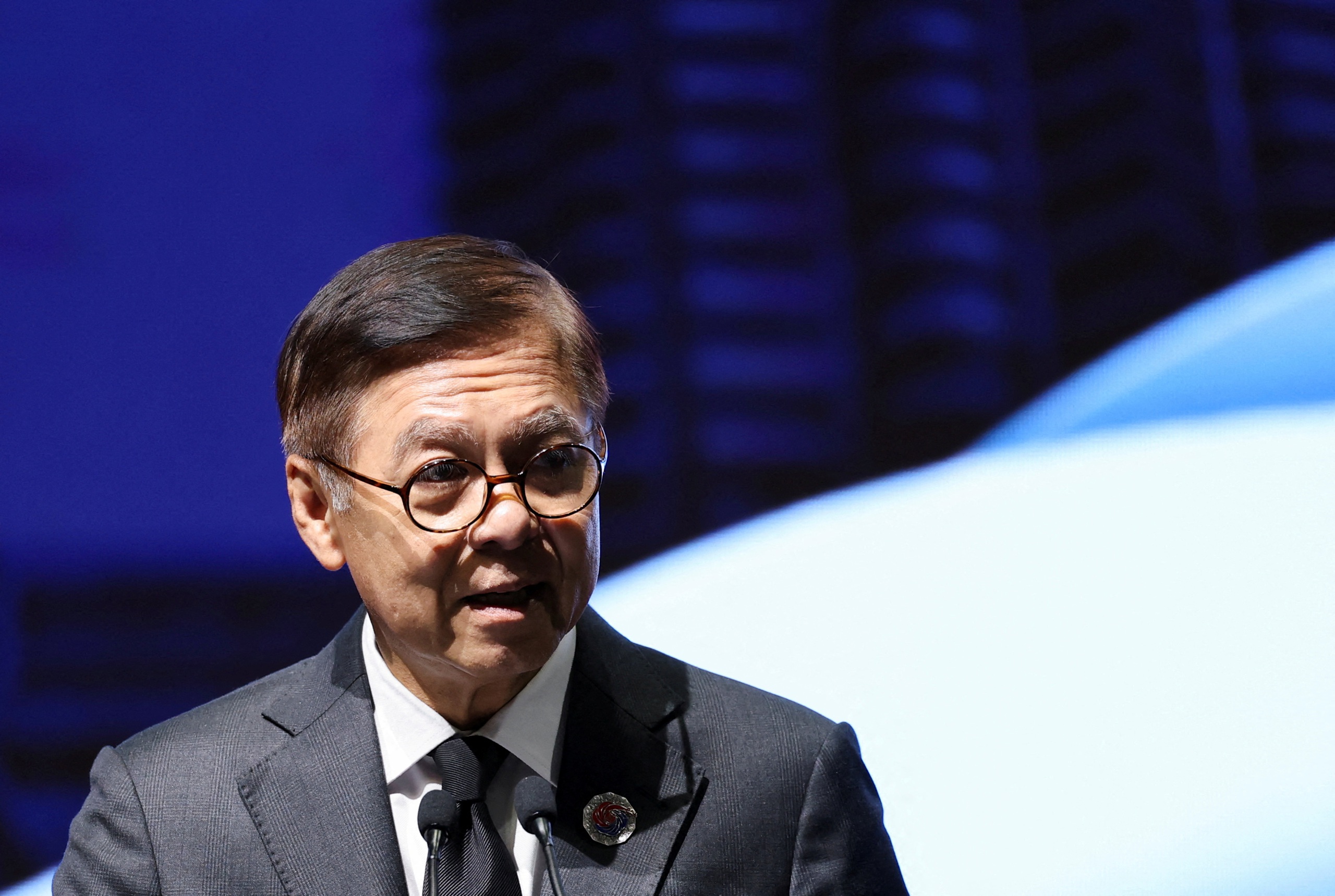 Thái Lan từ chối áp thuế để hòa bình với Campuchia giữa xung đột biên giới - Ảnh 1. Thái Lan từ chối áp thuế để hòa bình với Campuchia giữa xung đột biên giới - Ảnh 1.