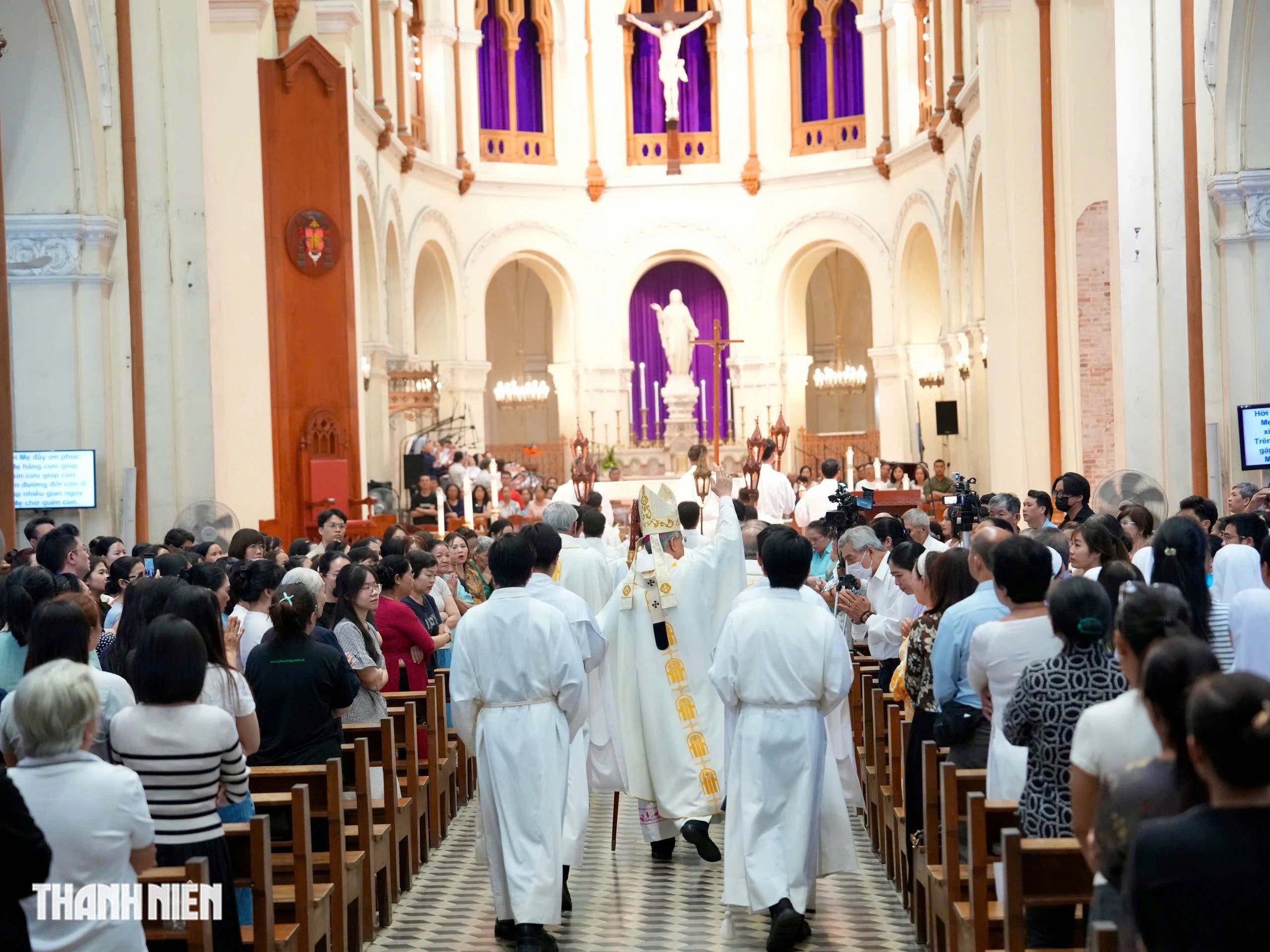 Từ nay đến Giáng sinh, có được vào tham quan nhà thờ Đức Bà?- Ảnh 1.