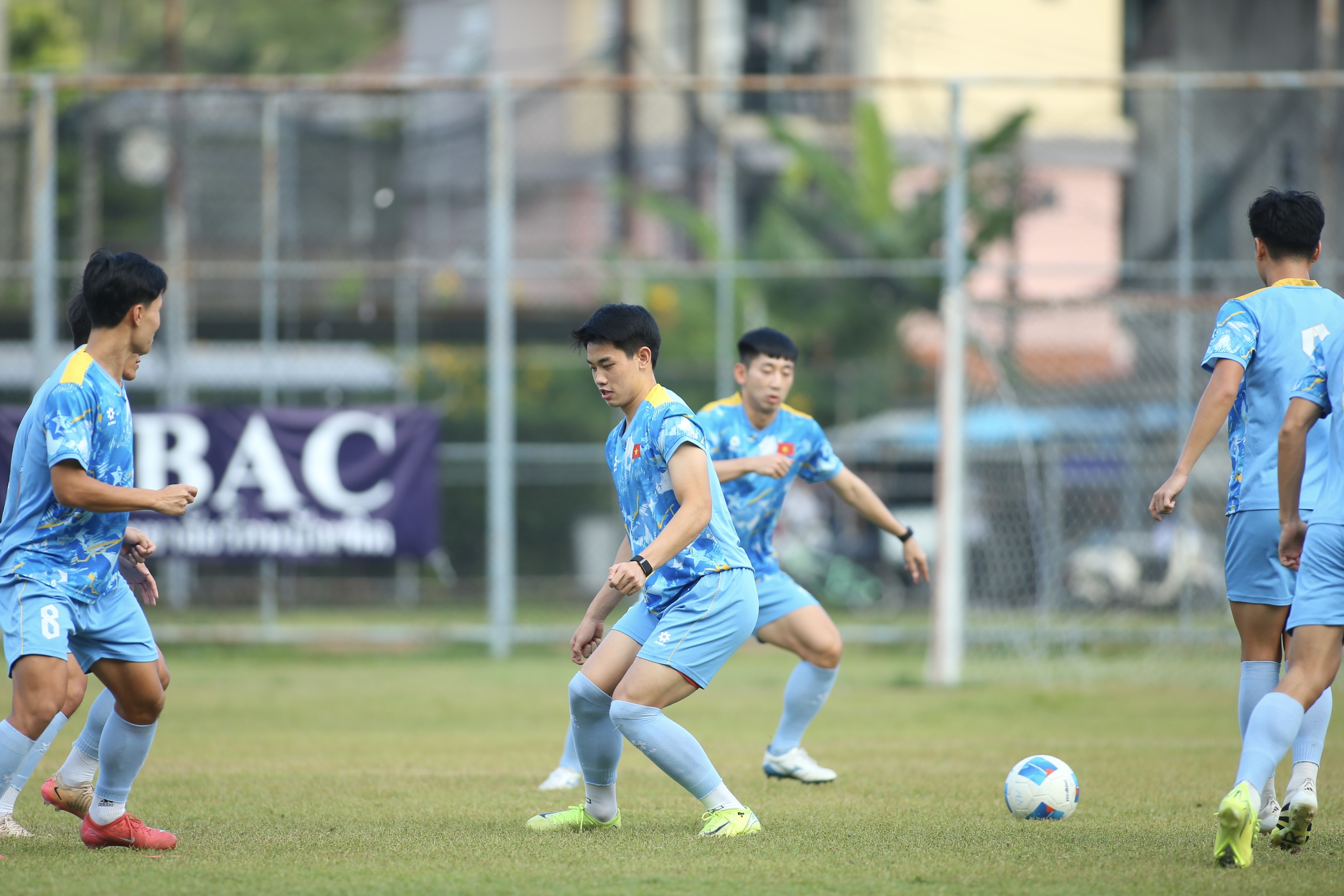 Hài hước: Ngôi sao U.23 Việt Nam 'gian lận' bất thành, đồng đội hết sức ‘tức giận’- Ảnh 1. Hài hước: Ngôi sao U.23 Việt Nam 'gian lận' bất thành, đồng đội hết sức ‘tức giận’- Ảnh 1.