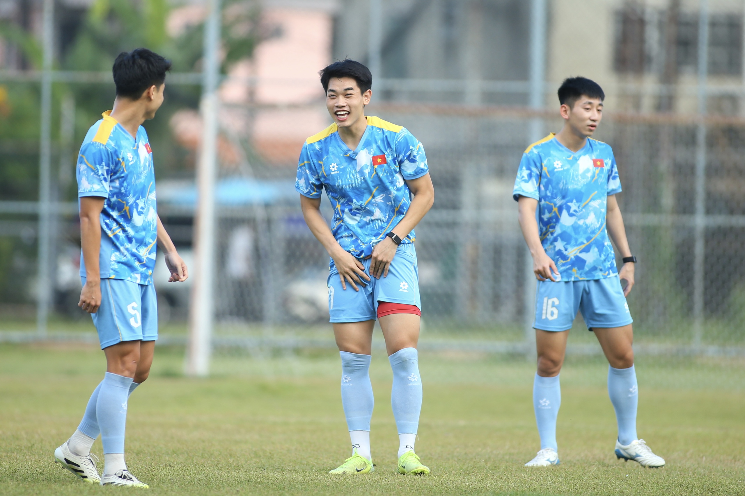 Hài hước: Ngôi sao U.23 Việt Nam 'gian lận' bất thành, đồng đội hết sức ‘tức giận’- Ảnh 3. Hài hước: Ngôi sao U.23 Việt Nam 'gian lận' bất thành, đồng đội hết sức ‘tức giận’- Ảnh 3.