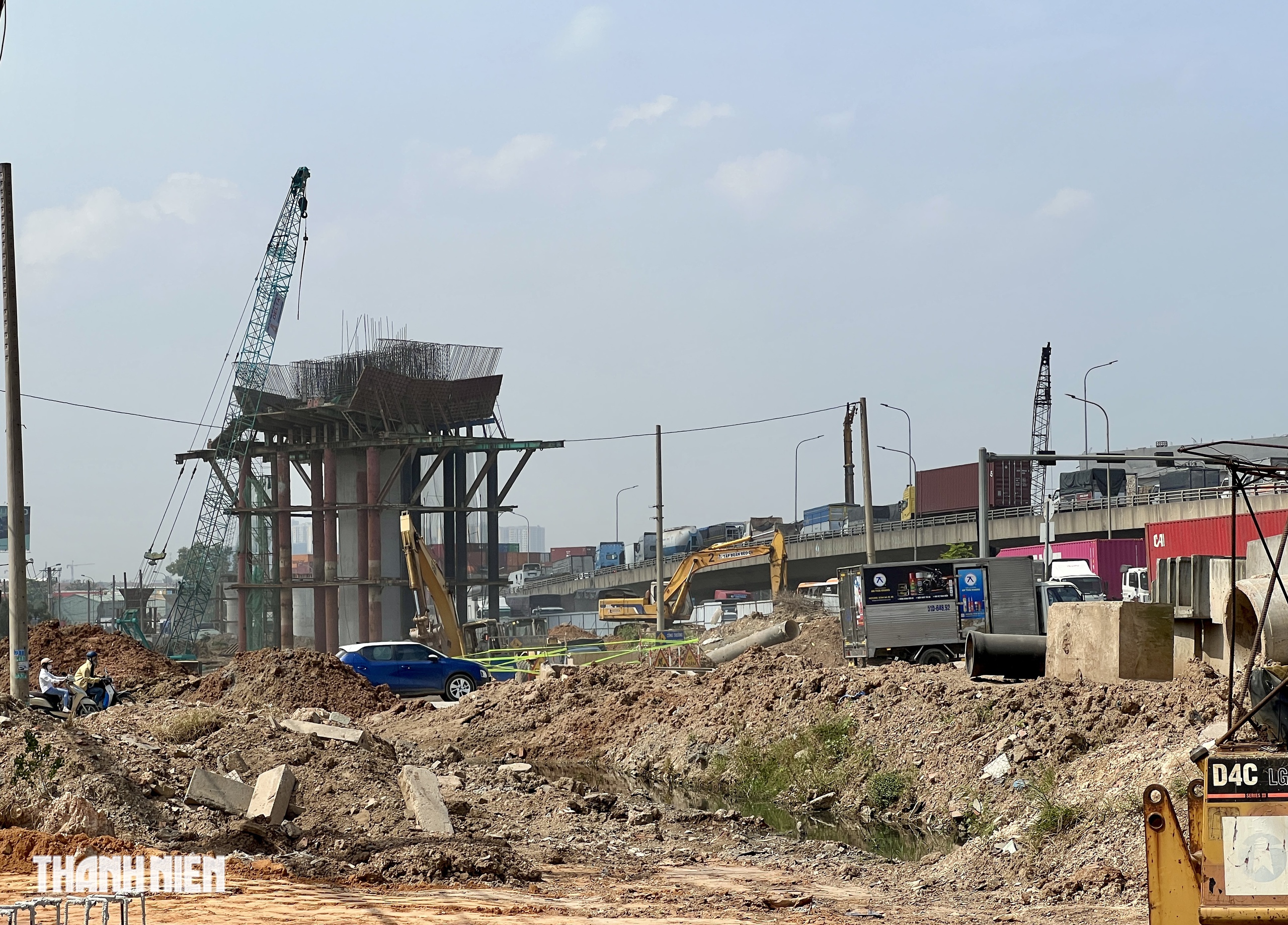 Đường gần công trường Vành đai 3 bụi mịt mù: 'Không thấy đường lái xe'  - Ảnh 16.