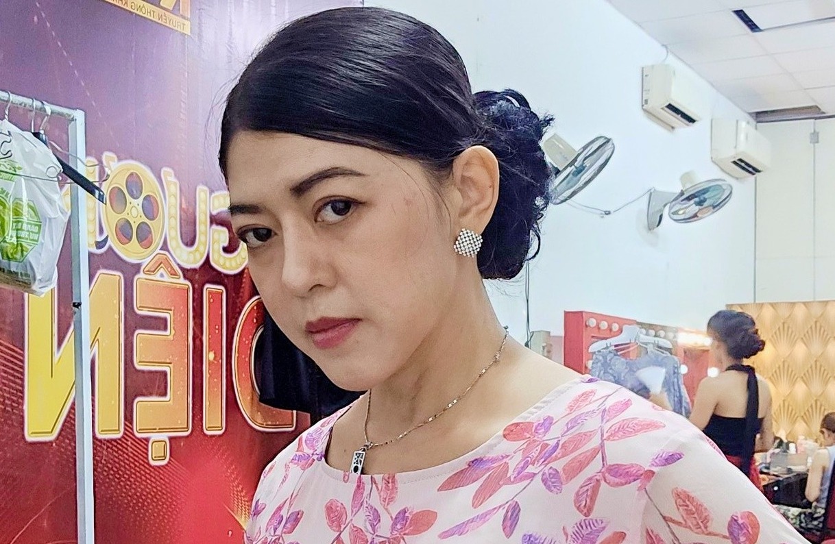 - Ảnh 1. 'Nữ hoàng trợ diễn' Hồng Trang tiết lộ lý do không theo cải lương - Ảnh 1.