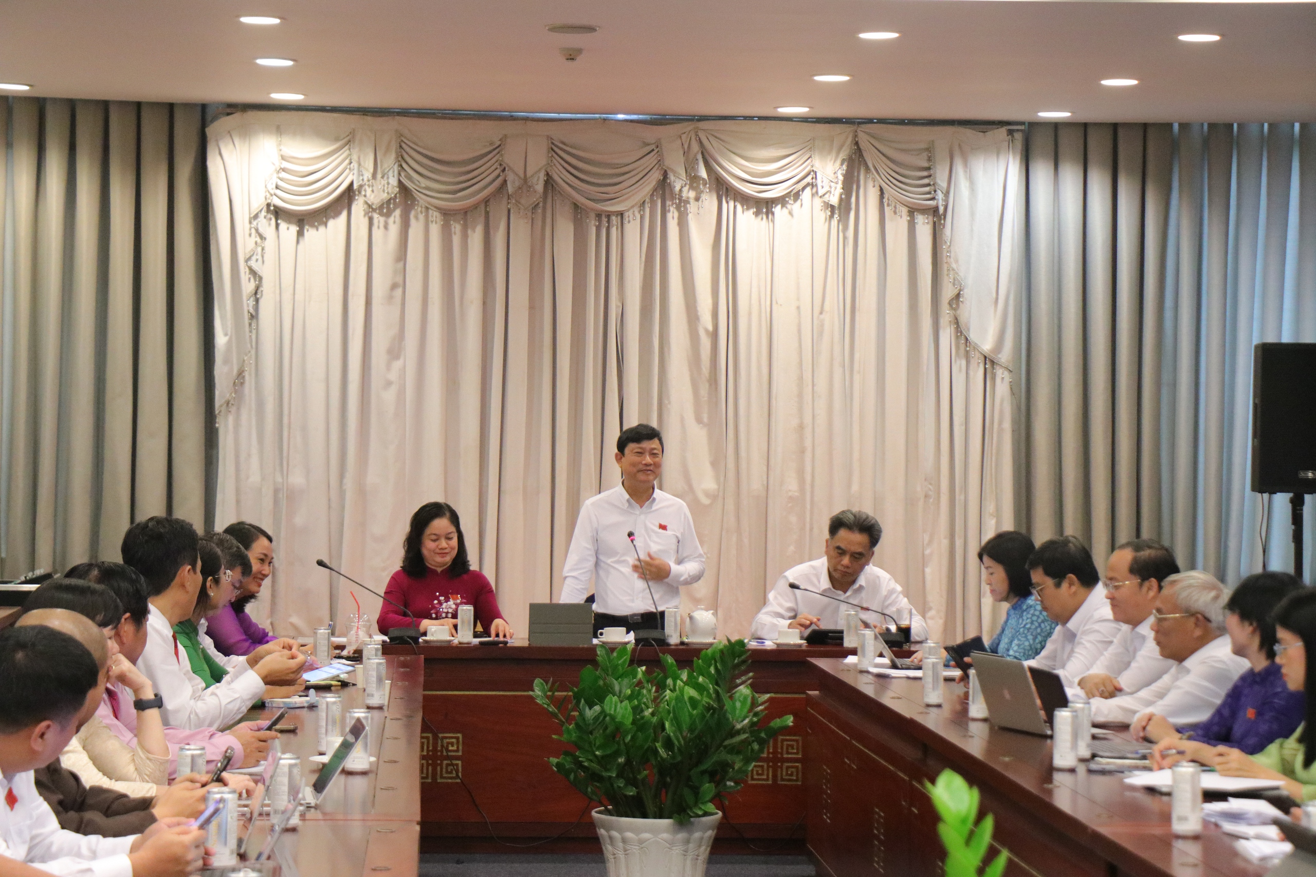 Giám đốc Sở Xây dựng TP.HCM: Muốn giải quyết ùn tắc,xây dựng siêu đô thị,phải có metro - Ảnh 1.