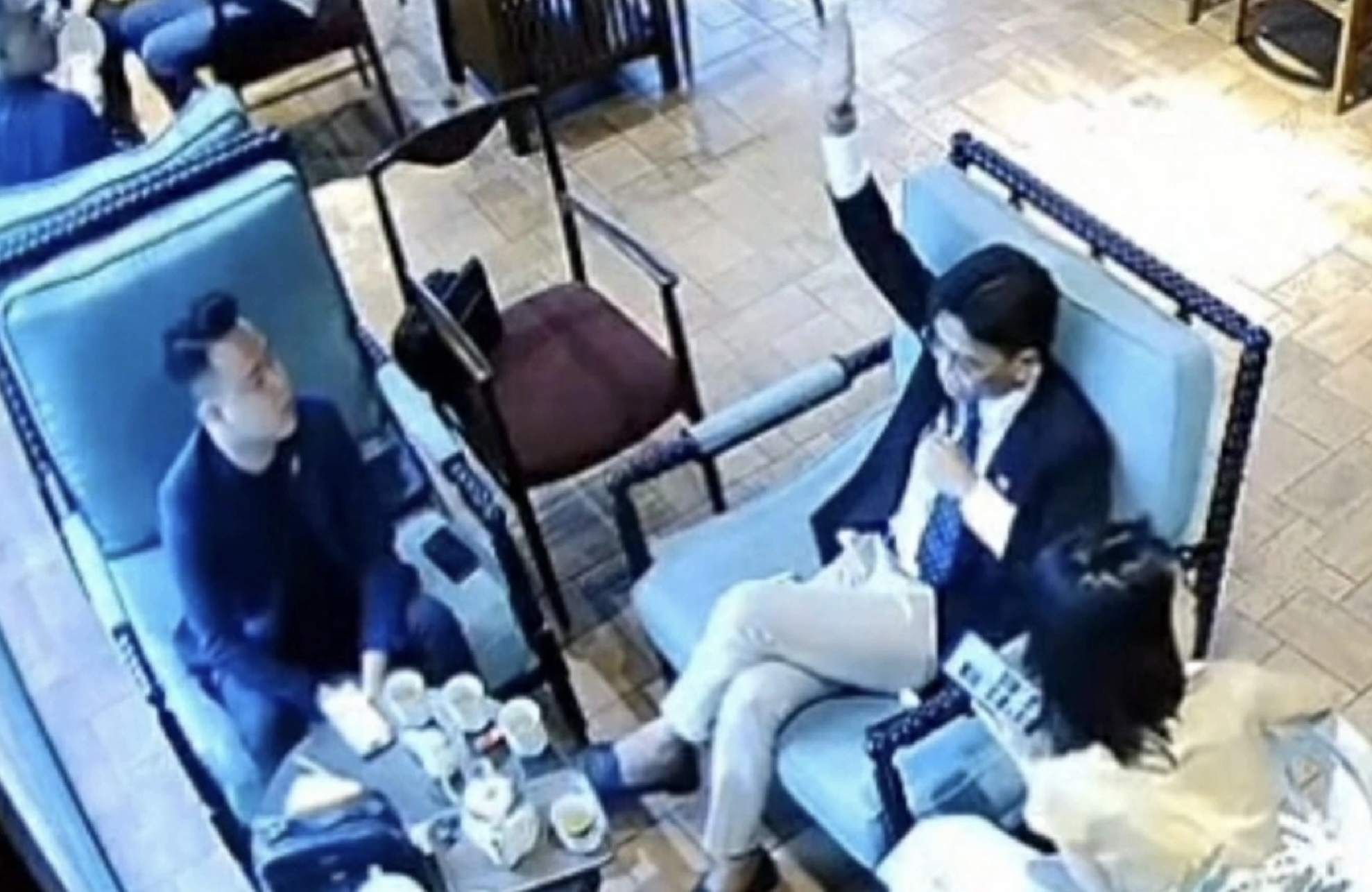 Bắt tạm giam ‘tổng tài’ chỉ đạo tát nhân viên quán cà phê ở Hà Nội - Ảnh 2.