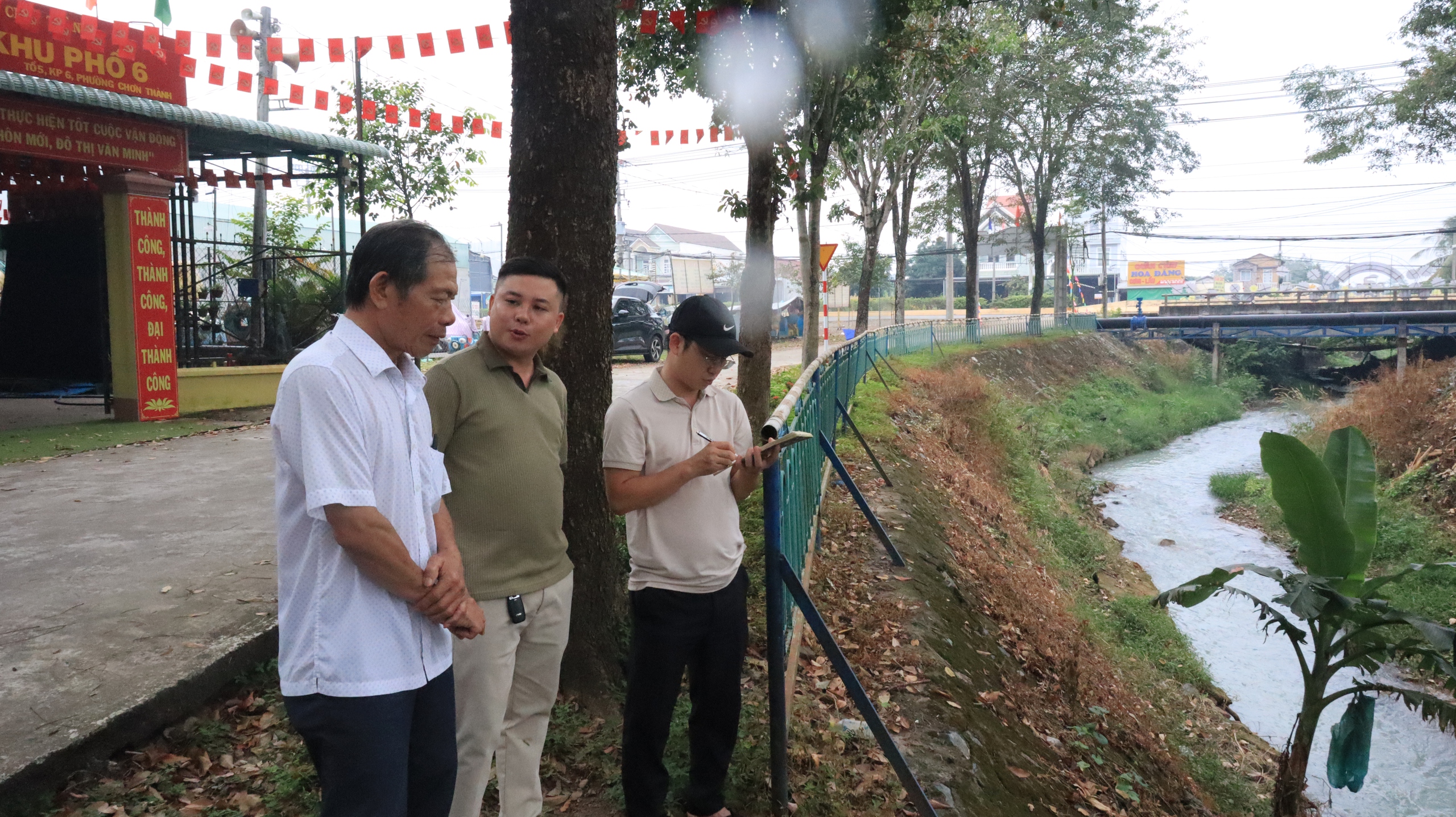 Người dân tố giác thủ phạm gây mùi hôi ở Chơn Thành sẽ được thưởng 10 triệu - Ảnh 2.