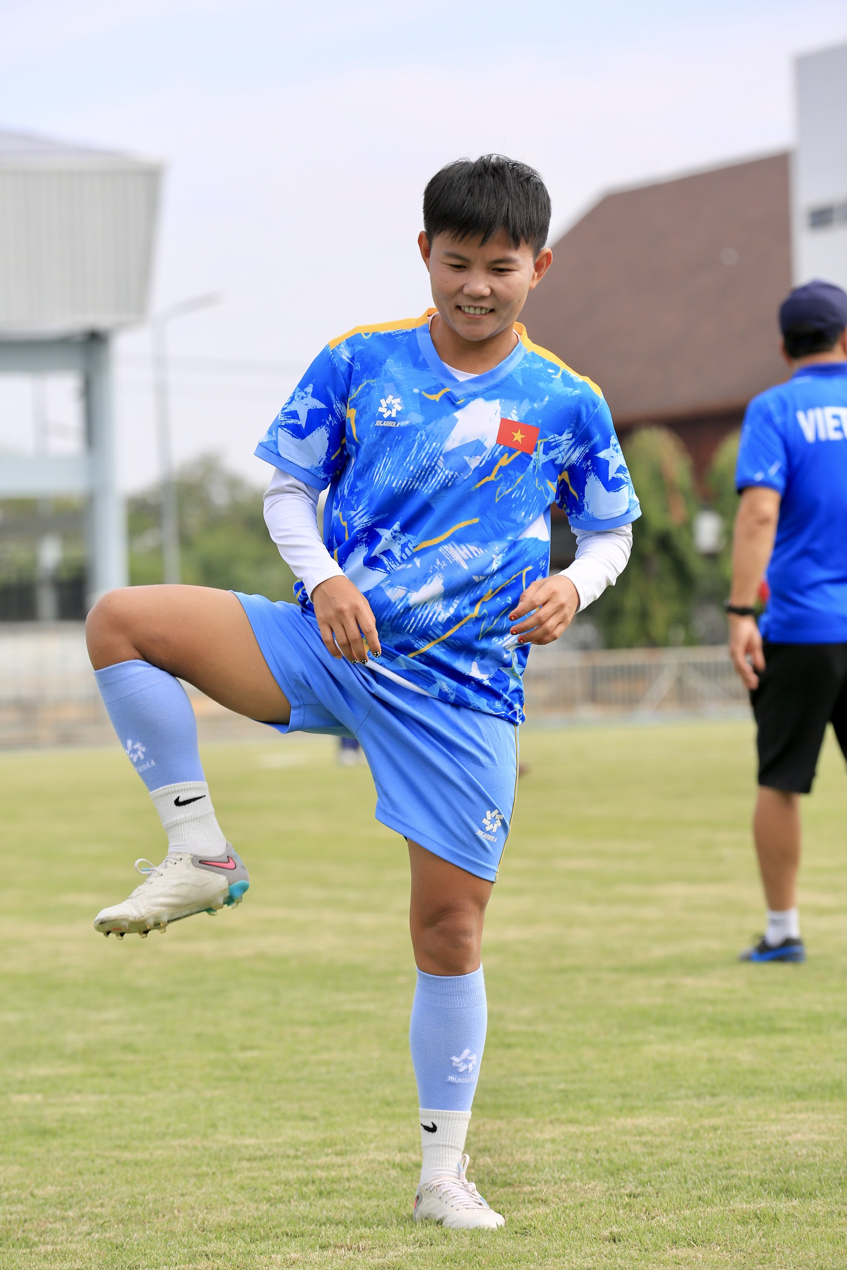 Tiền vệ Bích Thùy nén nỗi buồn: 'Càng ở thế khó, đội tuyển nữ Việt Nam càng làm nên kỳ tích'- Ảnh 1. Tiền vệ Bích Thùy nén nỗi buồn: 'Càng ở thế khó, đội tuyển nữ Việt Nam càng làm nên kỳ tích'- Ảnh 1.