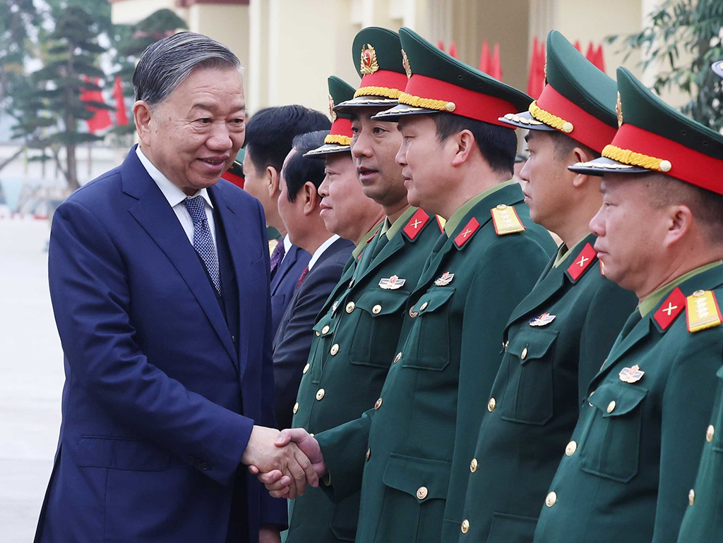 Qu&acirc;n đội Việt Nam 80 năm trung th&agrave;nh với Đảng v&agrave; nh&acirc;n d&acirc;n trong sự nghiệp bảo vệ Tổ quốc - Ảnh 2.