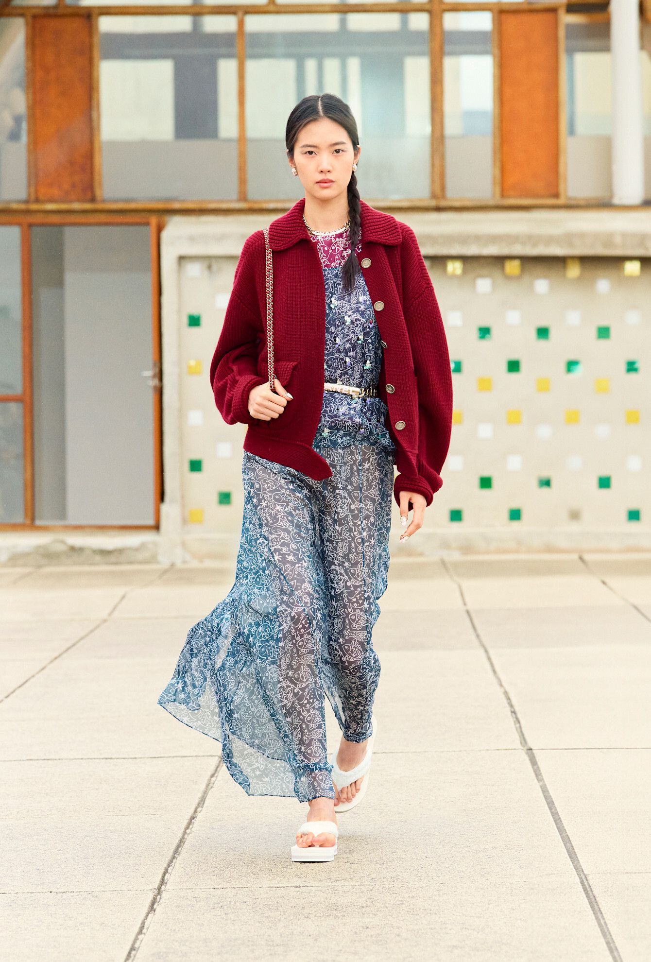 Světle modrá a fialová, silný, ale extrémně poutavý kontrast - Foto 4. Xanh nhạt và đỏ tía, sự đối lập mạnh mẽ nhưng cực kỳ hút mắt- Ảnh 4.