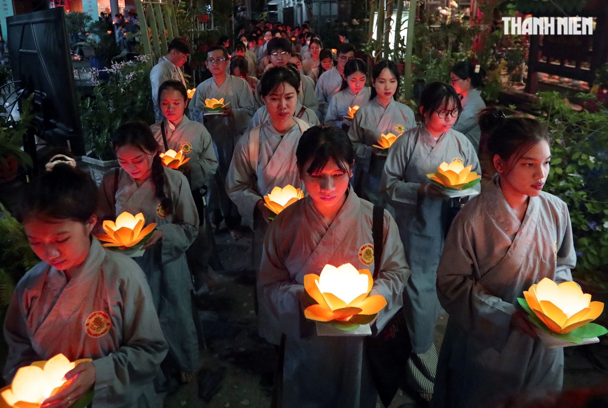 Sông Sài Gòn lung linh hoa đăng lễ cầu quốc thái dân an- Ảnh 7.