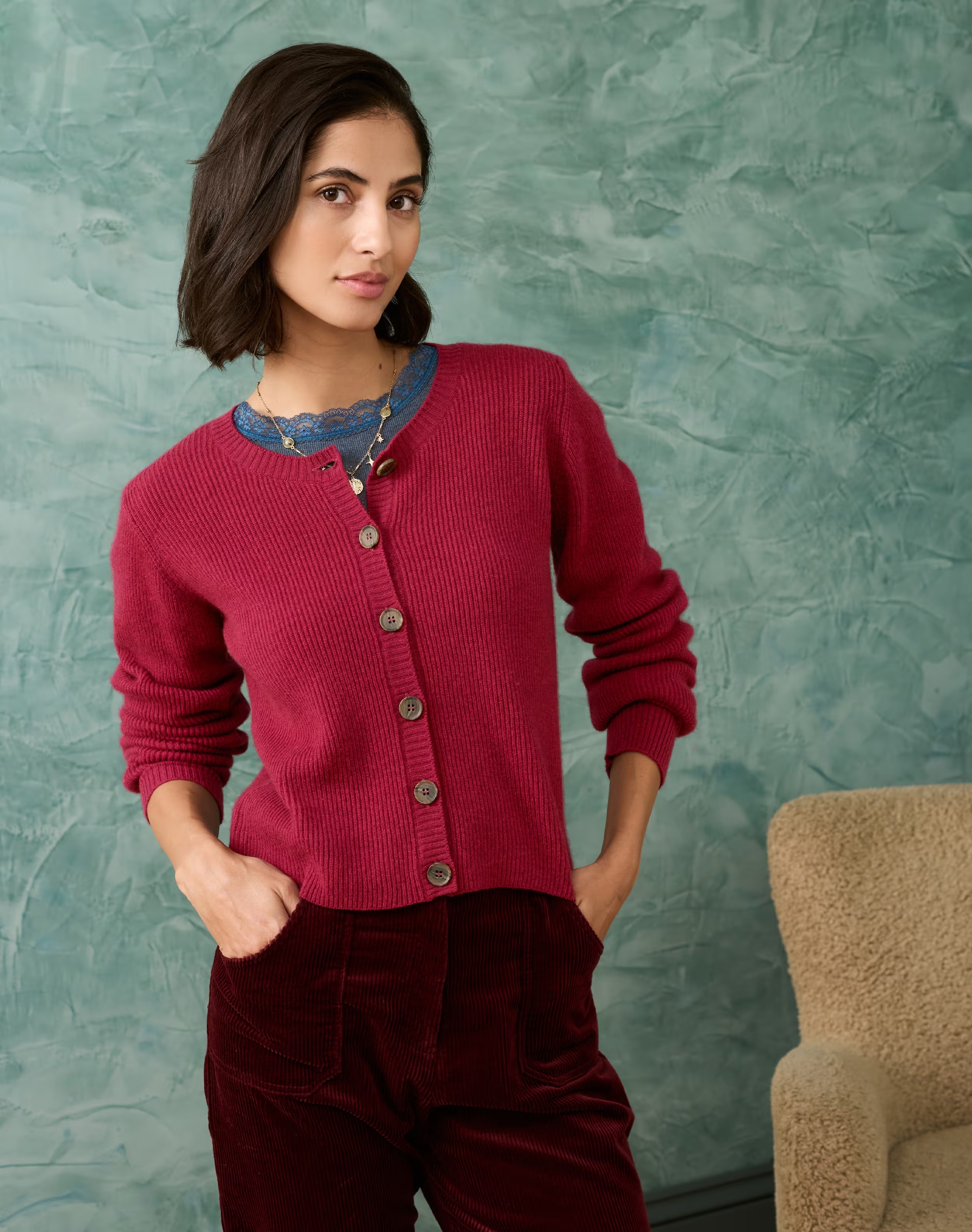 Světle modrá a fialová, silný, ale extrémně poutavý kontrast - Foto 5. Xanh nhạt và đỏ tía, sự đối lập mạnh mẽ nhưng cực kỳ hút mắt- Ảnh 5.