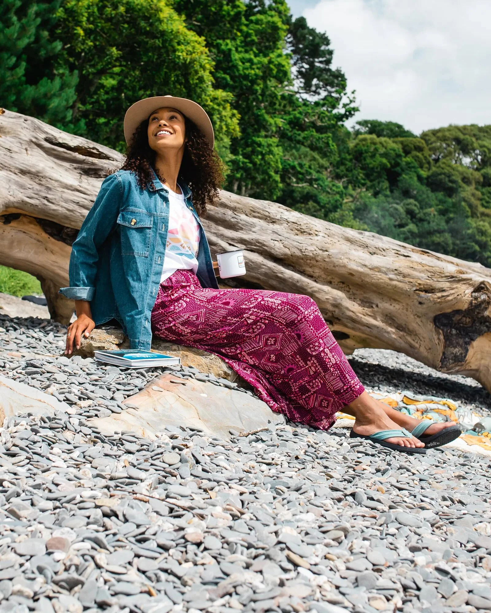 Světle modrá a fialová, silný, ale extrémně poutavý kontrast - Foto 8. Xanh nhạt và đỏ tía, sự đối lập mạnh mẽ nhưng cực kỳ hút mắt- Ảnh 8.