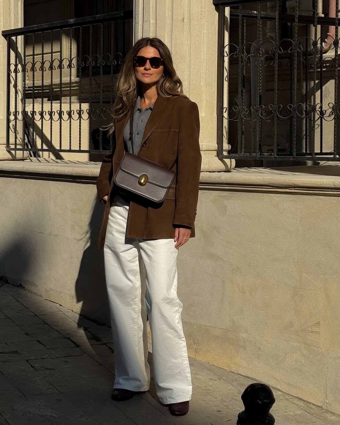 اجعلي البليزر هو القطعة الأساسية في كل إطلالة ربيع وصيف - الصورة 1. Biến áo blazer thành tâm điểm của mọi bản phối xuân hè- Ảnh 1.