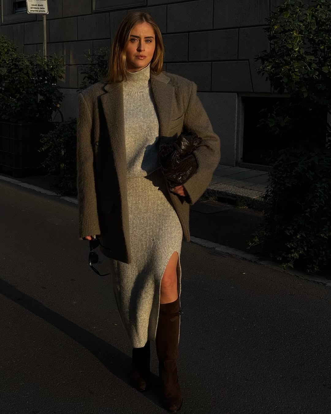 اجعل البليزر هو القطعة الأساسية في كل إطلالة ربيع وصيف - صورة 6. Biến áo blazer thành tâm điểm của mọi bản phối xuân hè- Ảnh 6.