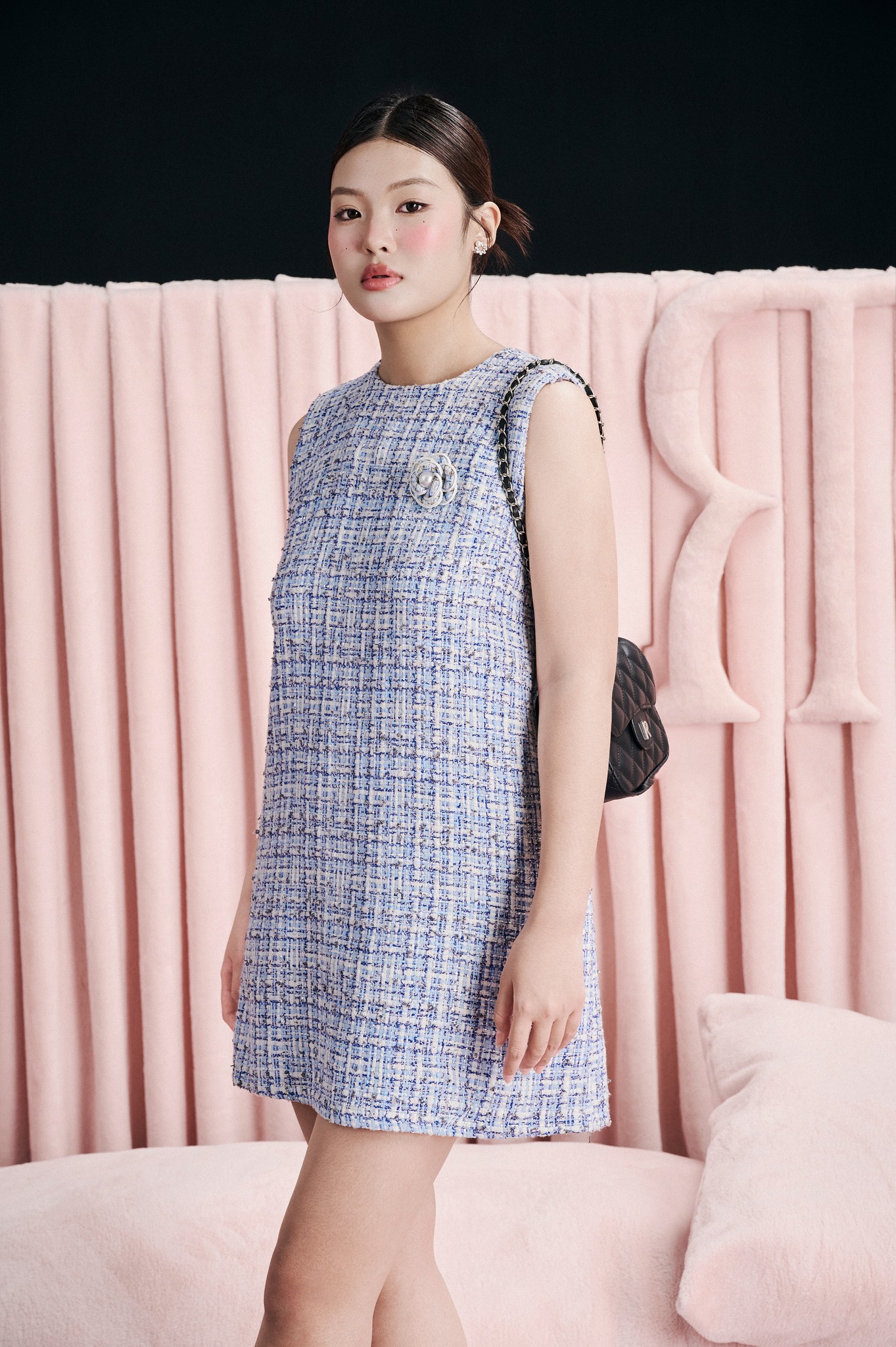 Korrektoros ruhák magabiztos és gyönyörű irodai hölgyeknek - 4. kép. Váy che khuyết điểm cho nàng công sở tự tin xinh đẹp- Ảnh 4.